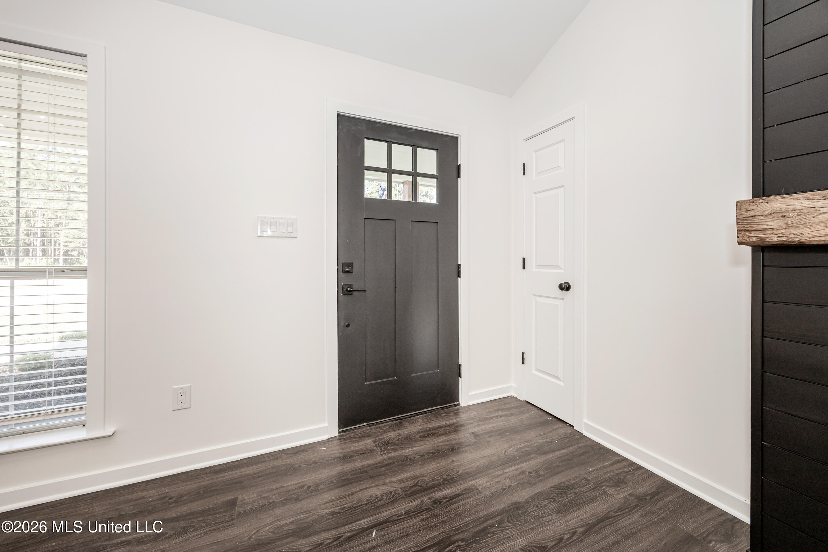 8208 Martin Bluff Road Property Photo 6