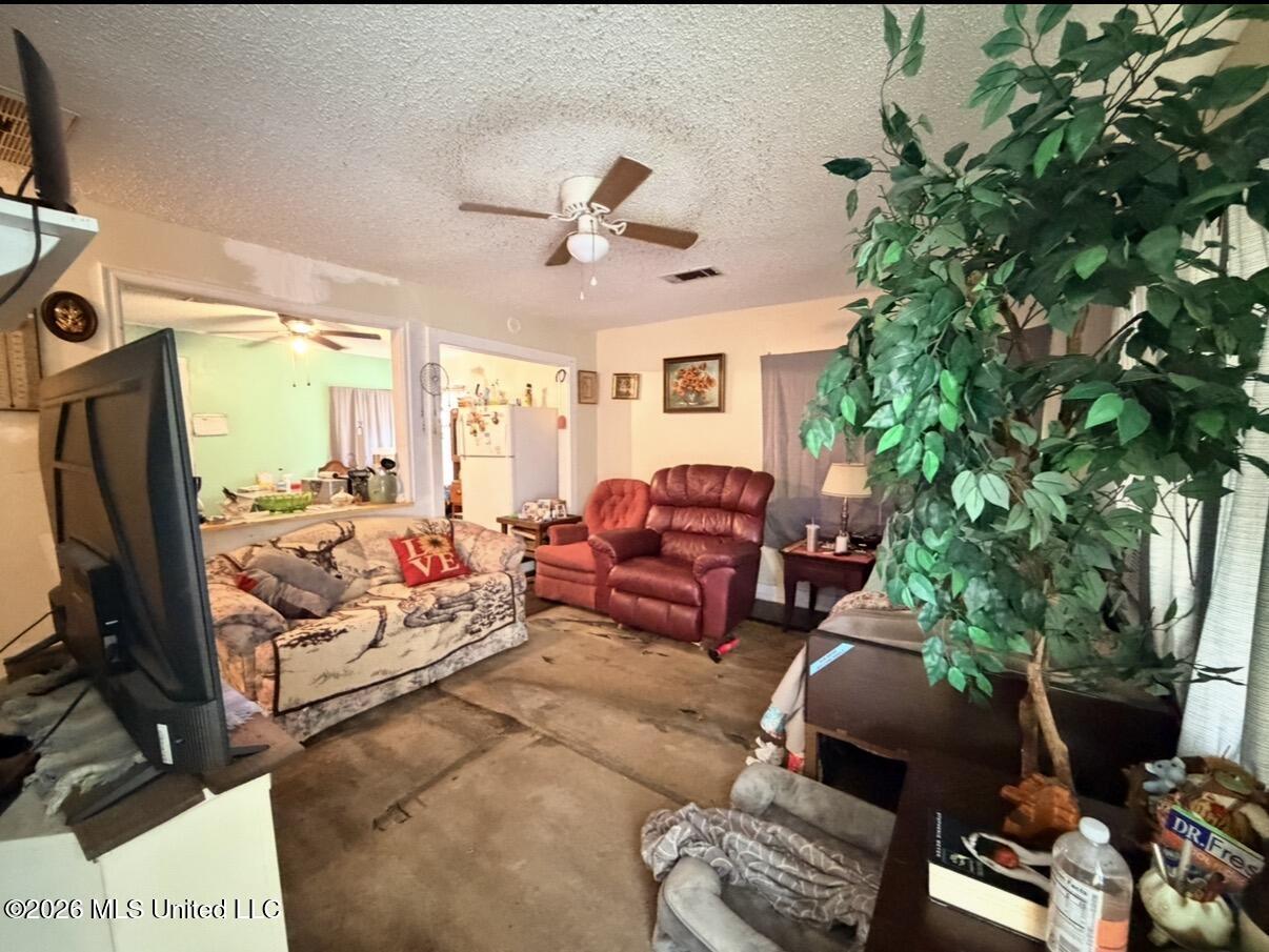 1615 41st Avenue Property Photo 2