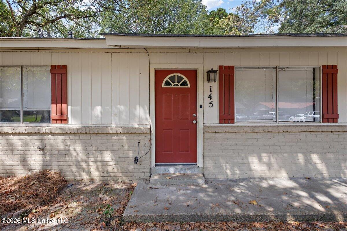 145 W Lisa Drive Property Photo 2