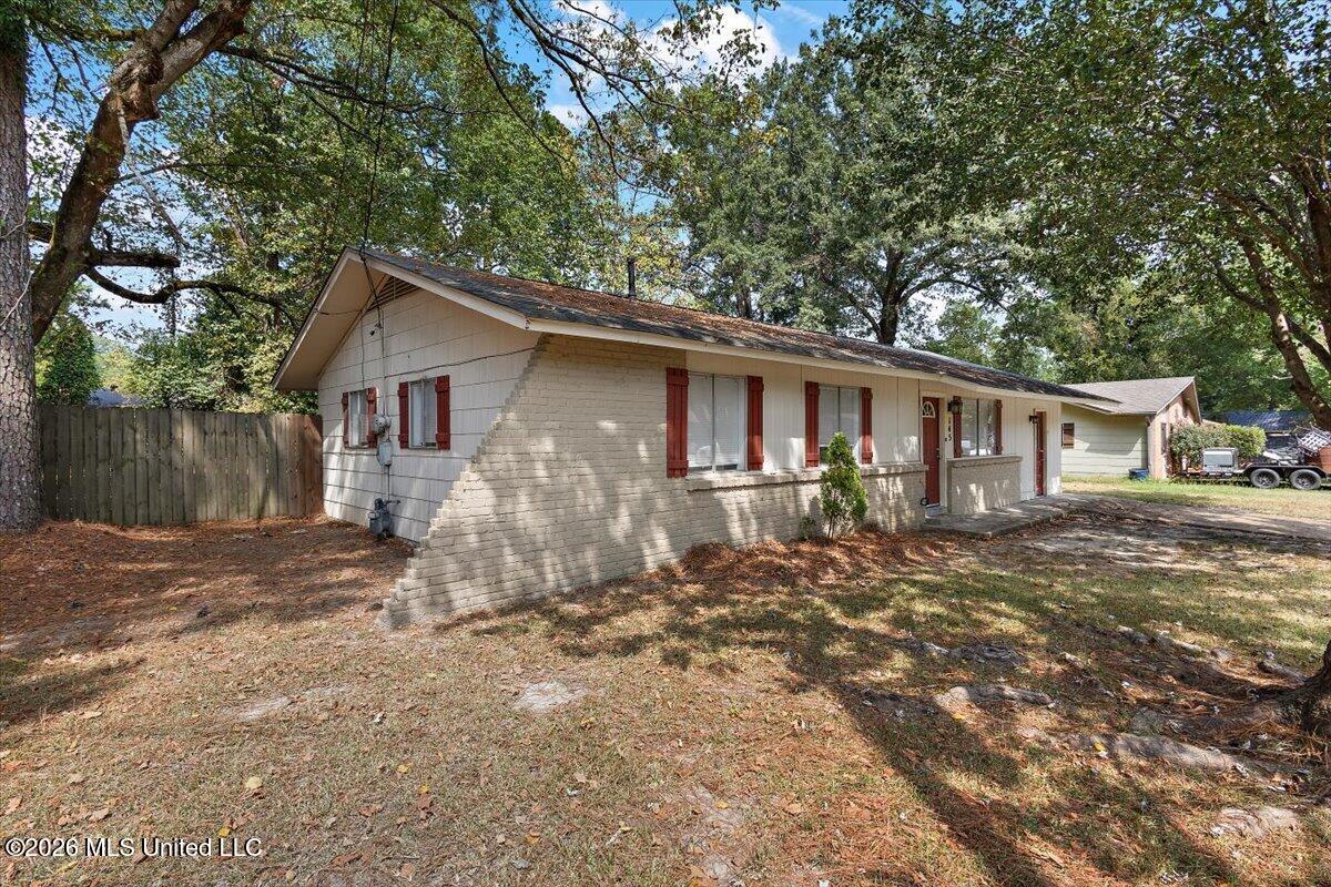 145 W Lisa Drive Property Photo 3