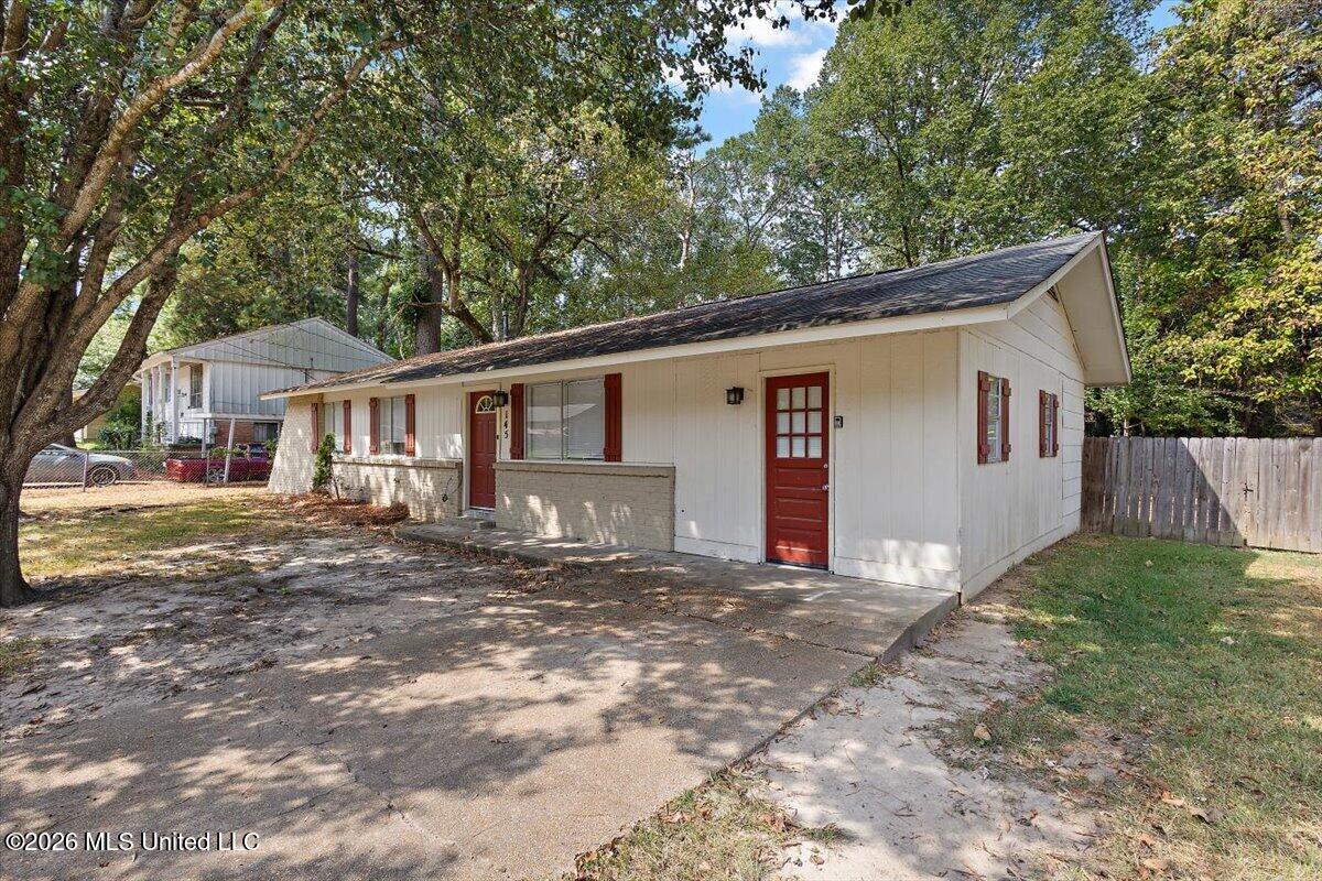 145 W Lisa Drive Property Photo 4