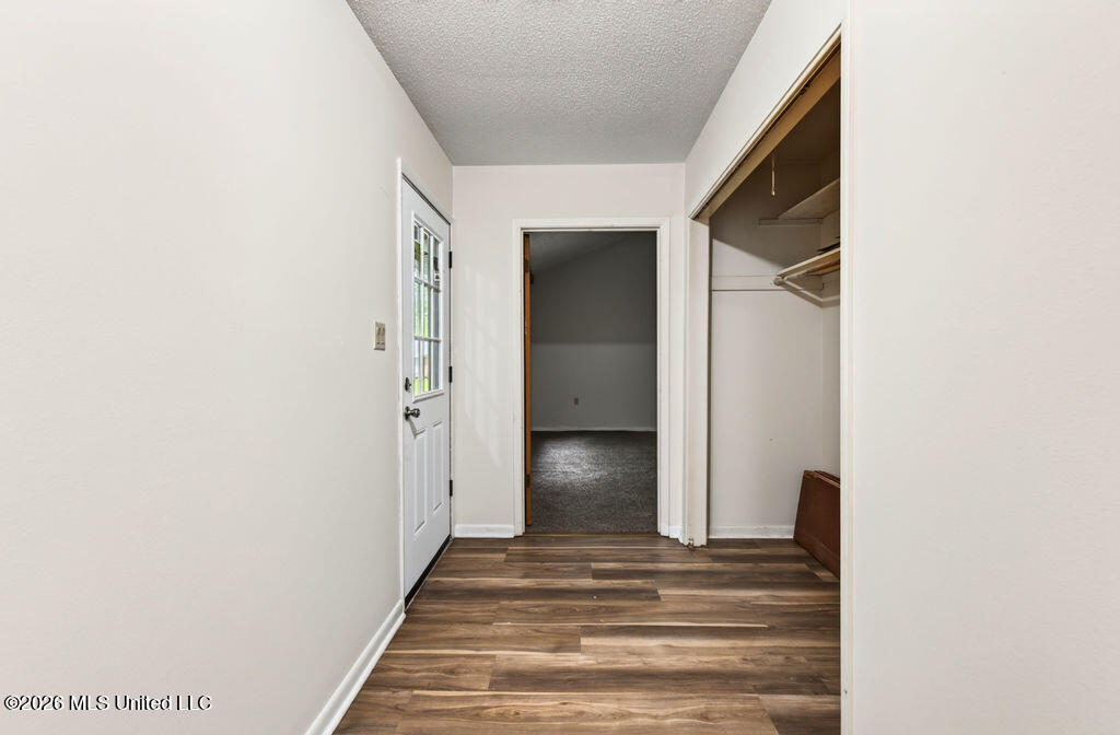 2320 Lynn Avenue Property Photo 6