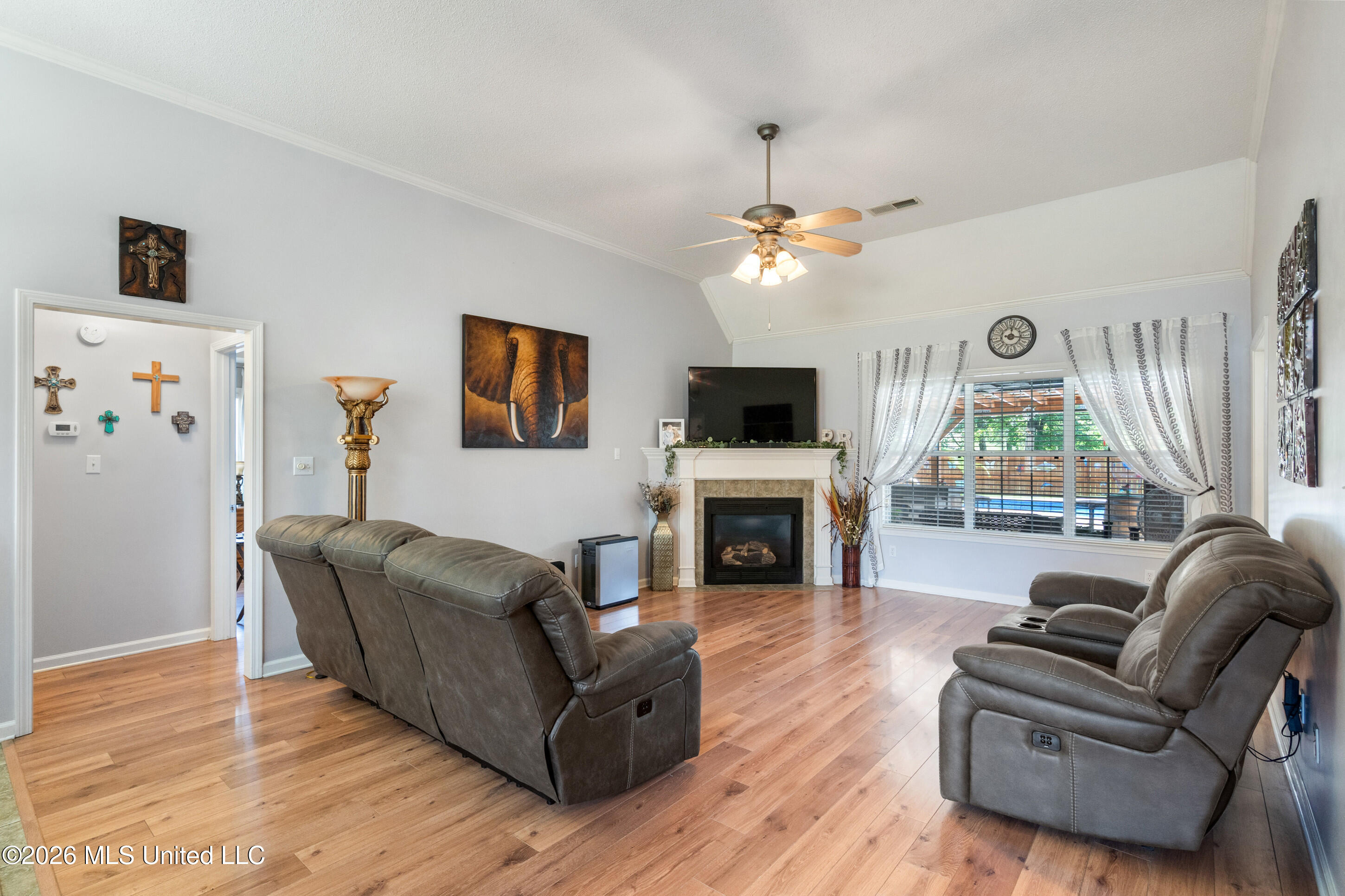 2390 Hamilton Cove Property Photo 4