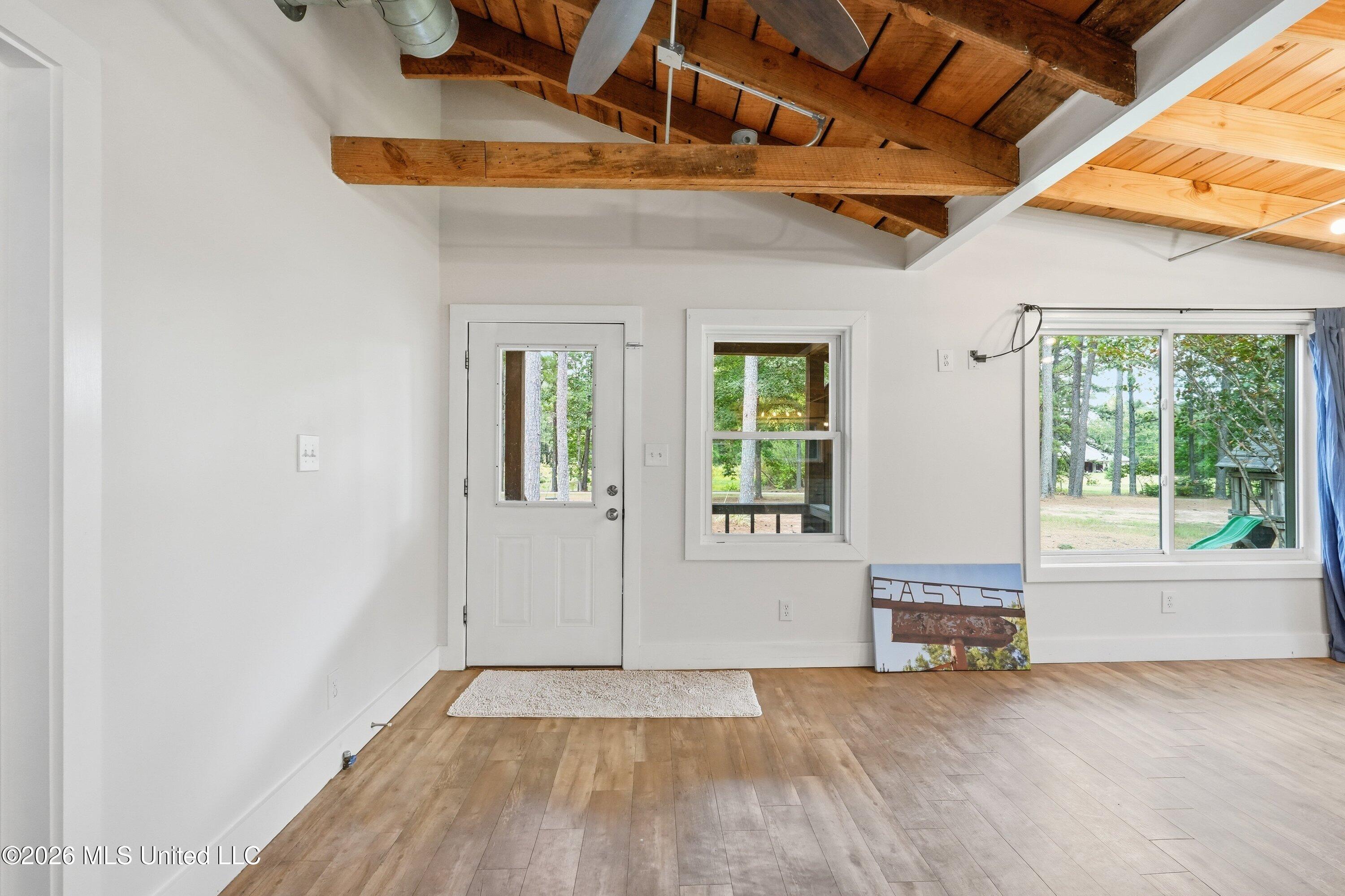 199 Easy Street Property Photo 4