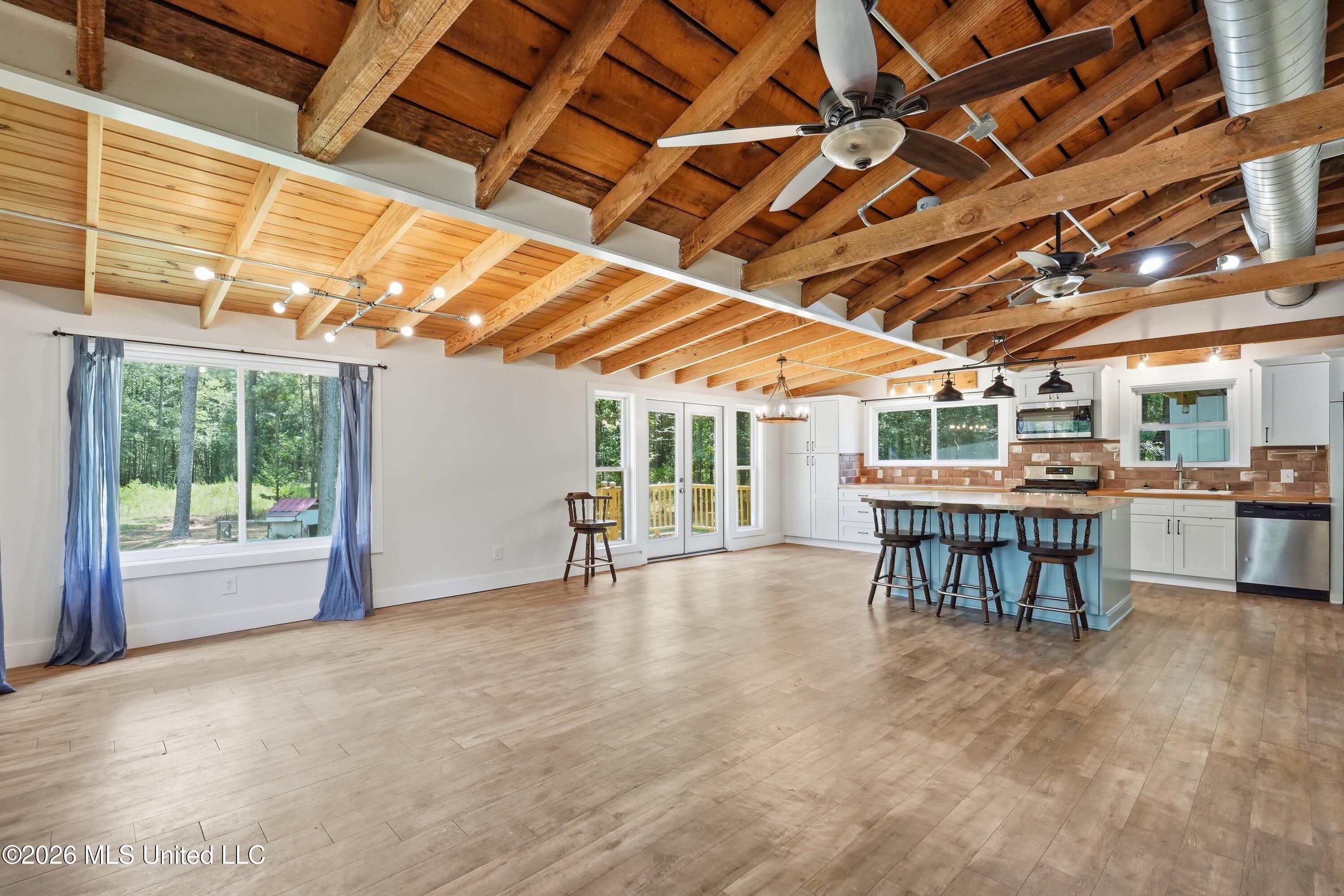 199 Easy Street Property Photo 5
