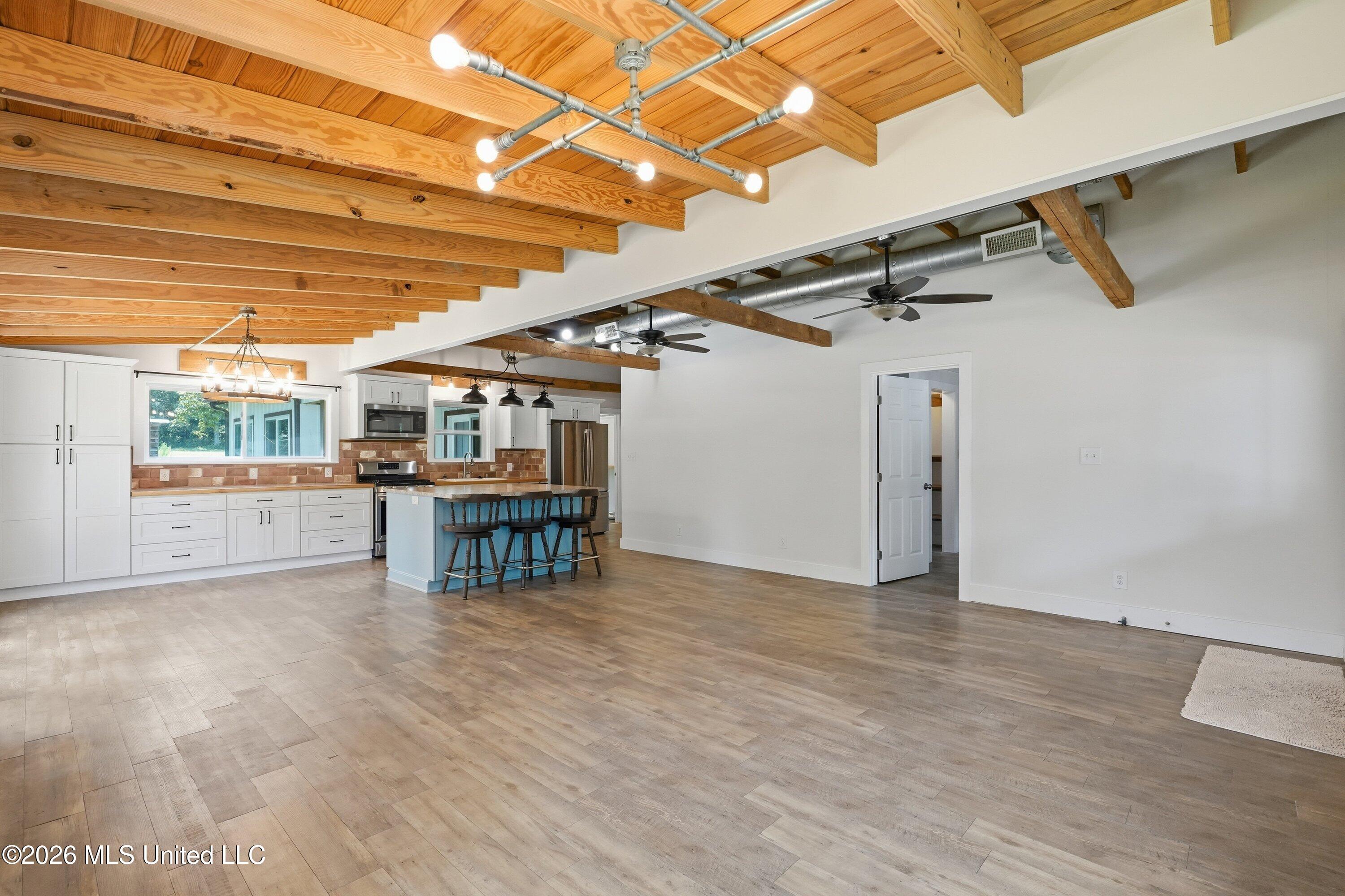 199 Easy Street Property Photo 6