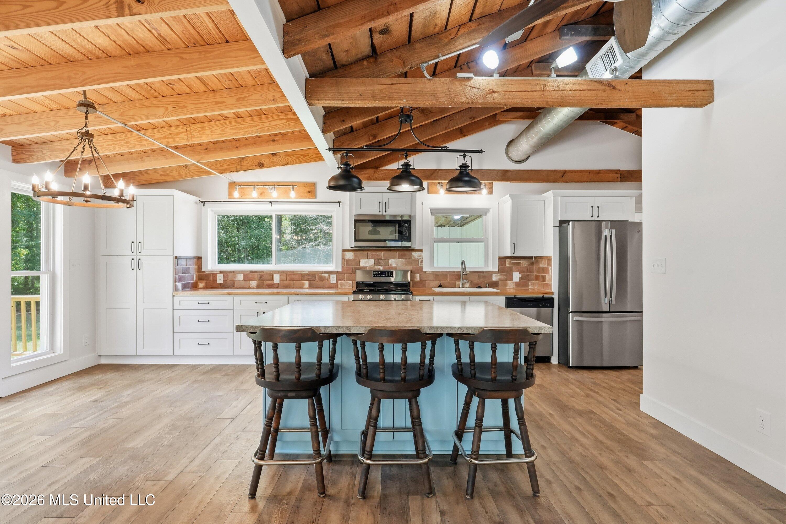 199 Easy Street Property Photo 8