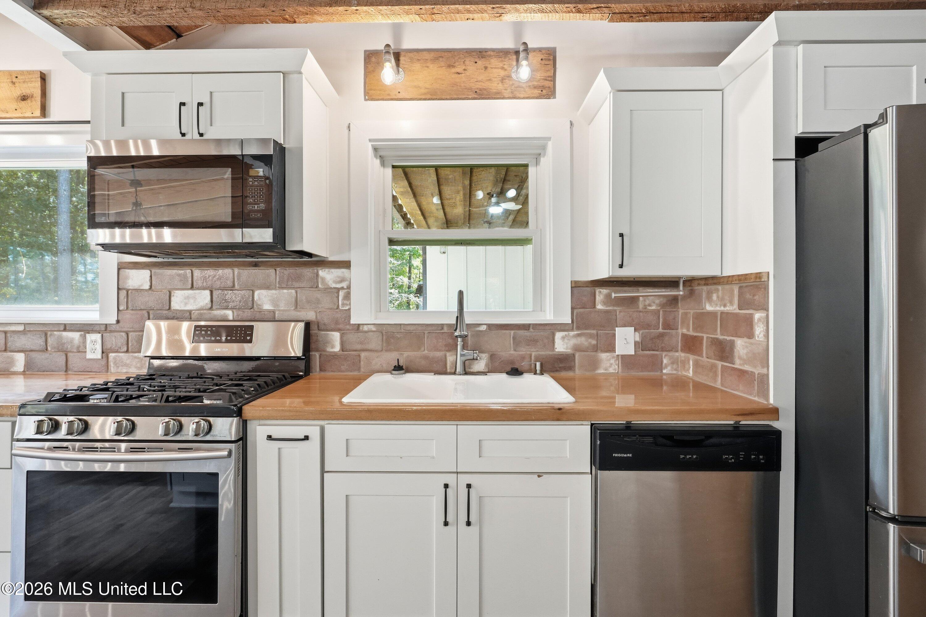 199 Easy Street Property Photo 10