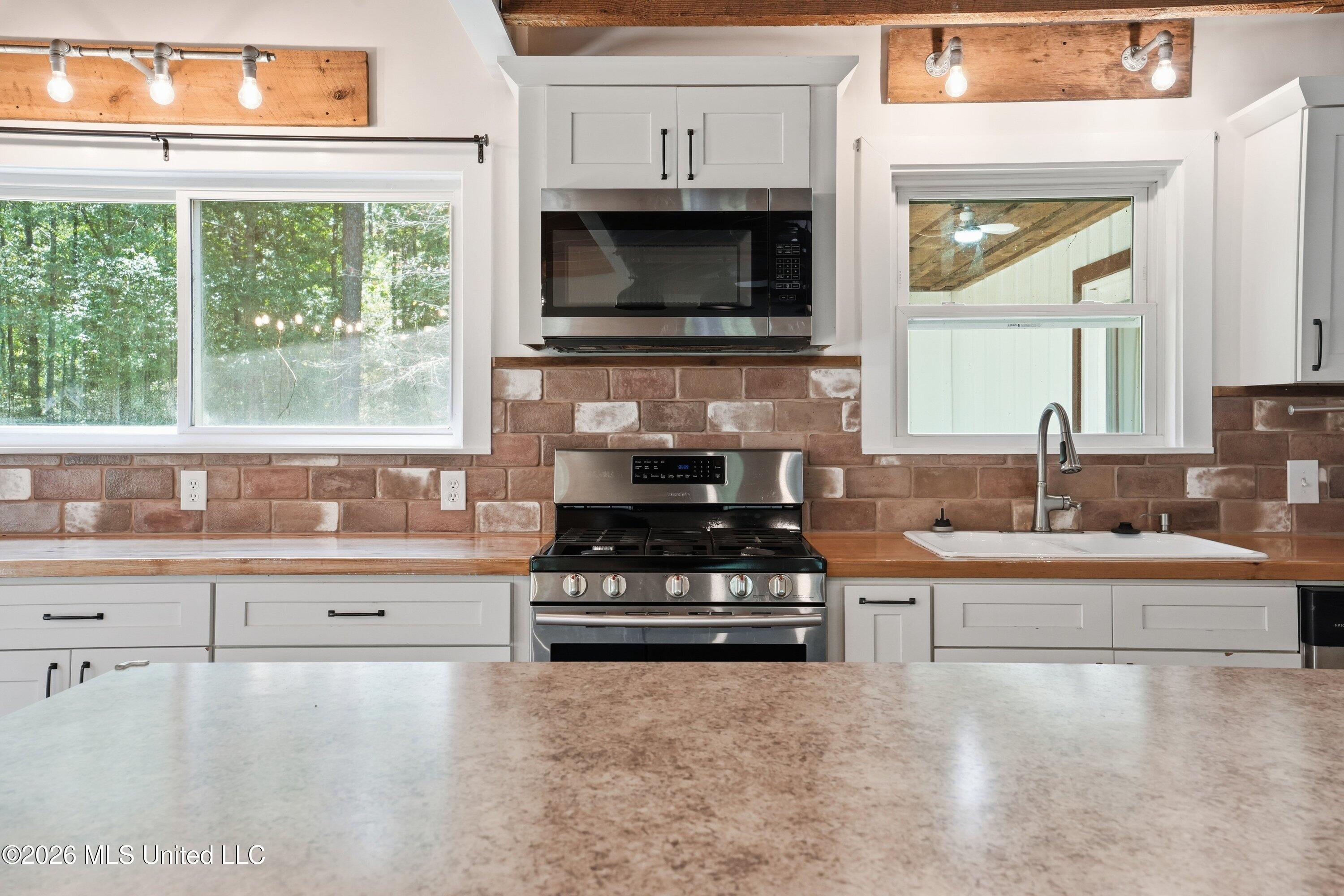 199 Easy Street Property Photo 11