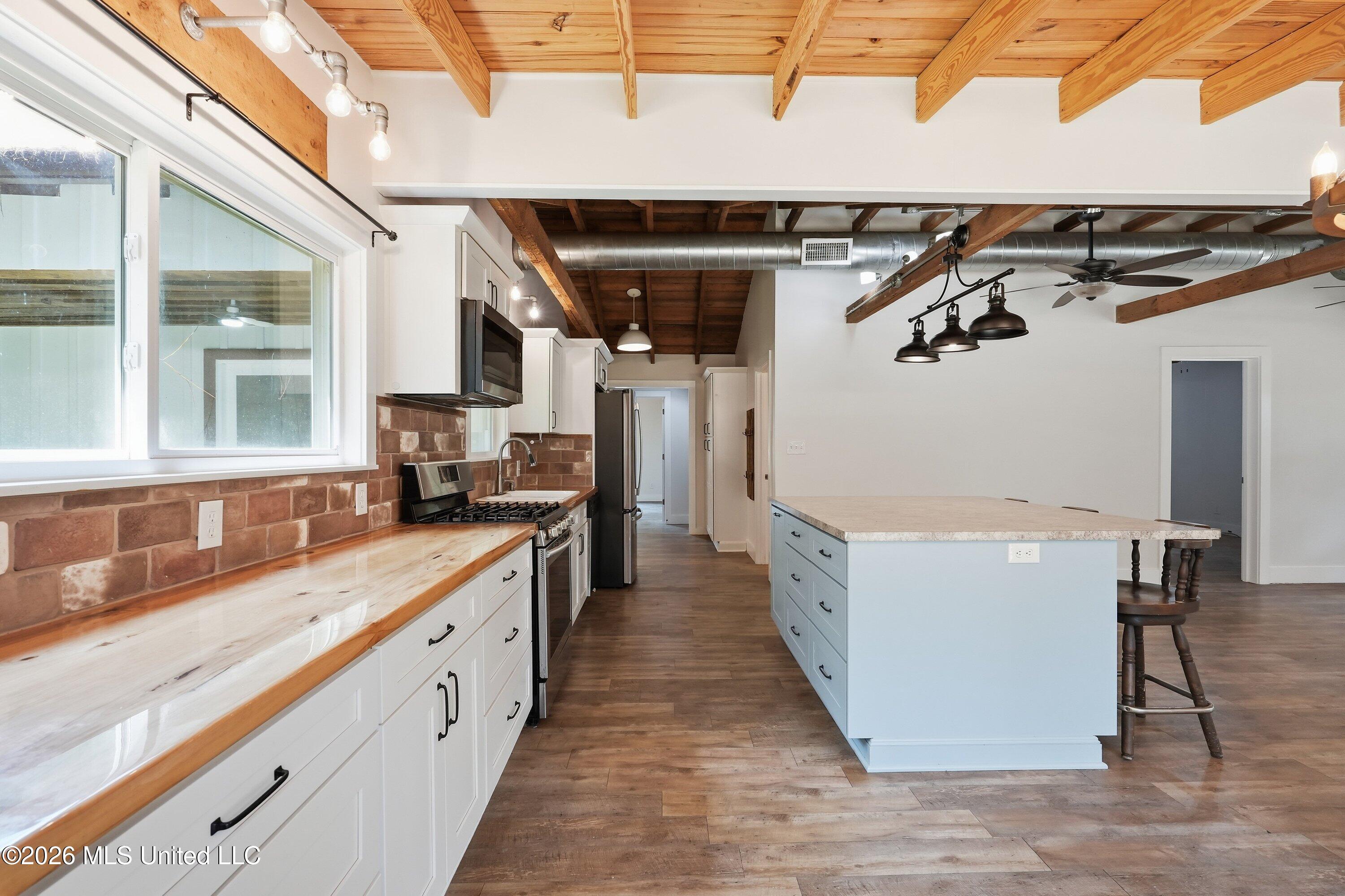 199 Easy Street Property Photo 12