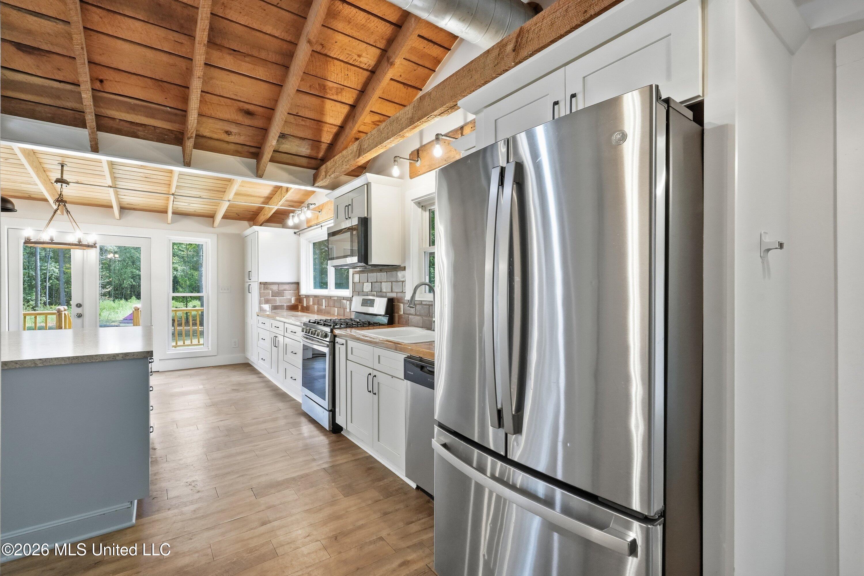 199 Easy Street Property Photo 13