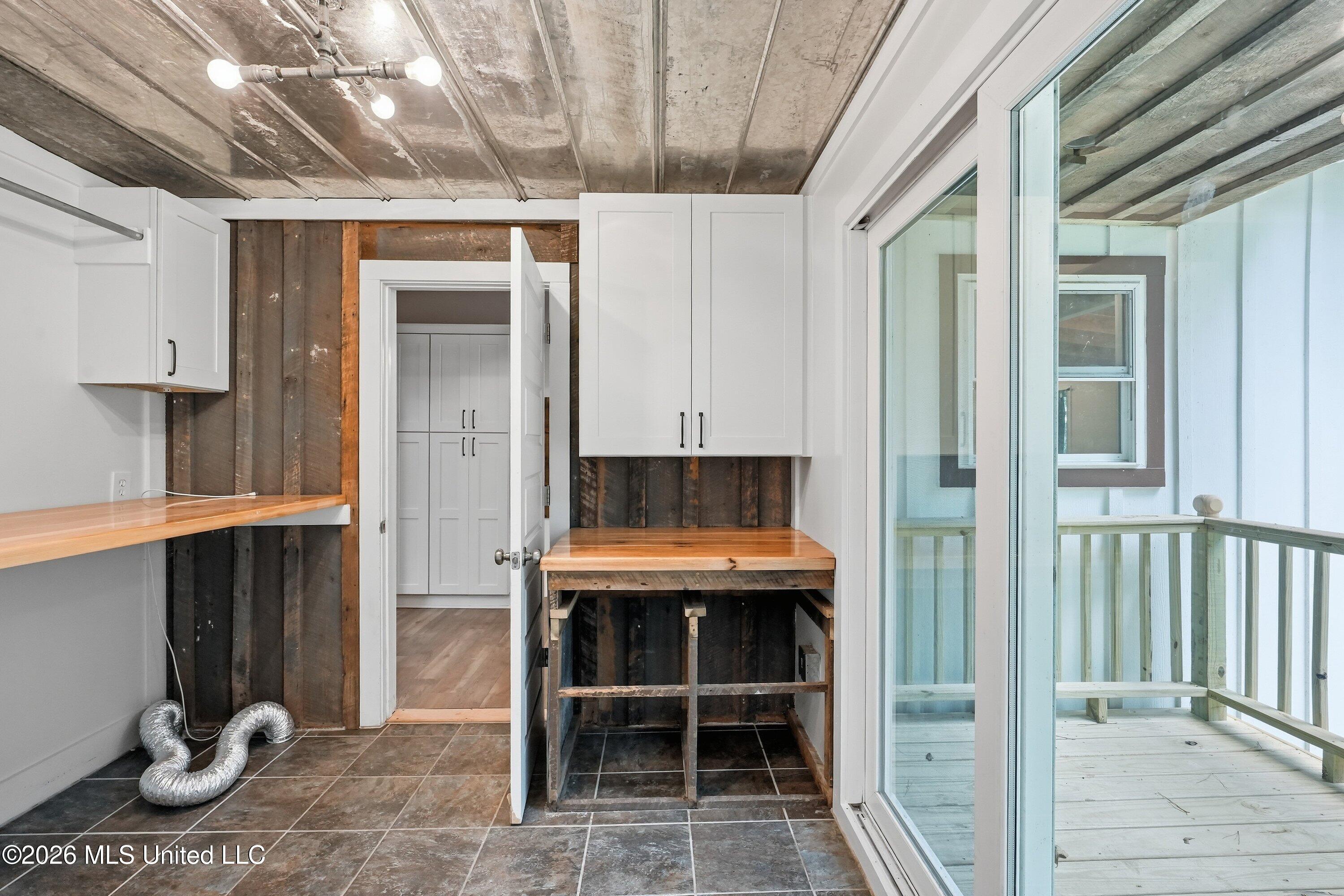199 Easy Street Property Photo 14