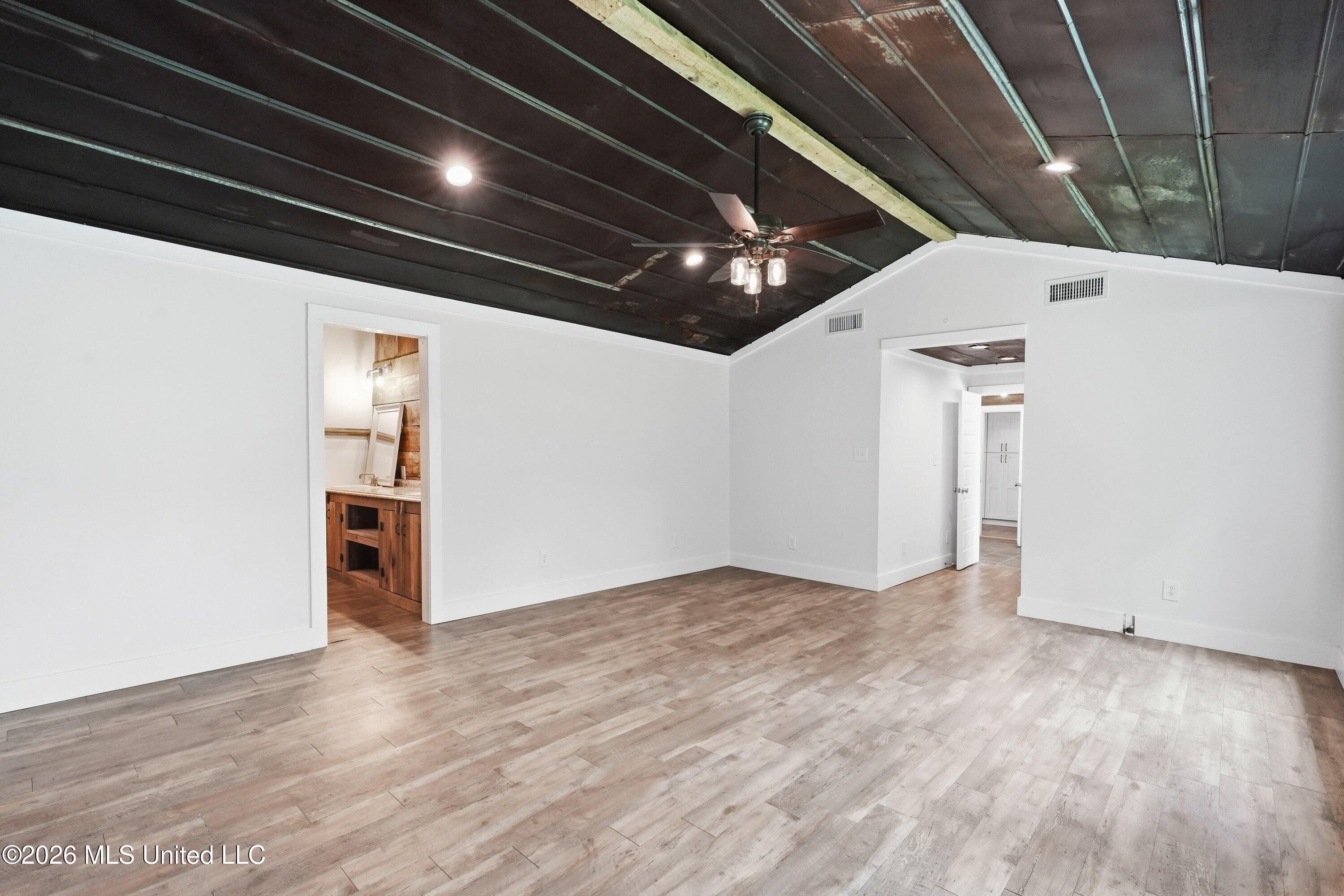 199 Easy Street Property Photo 16