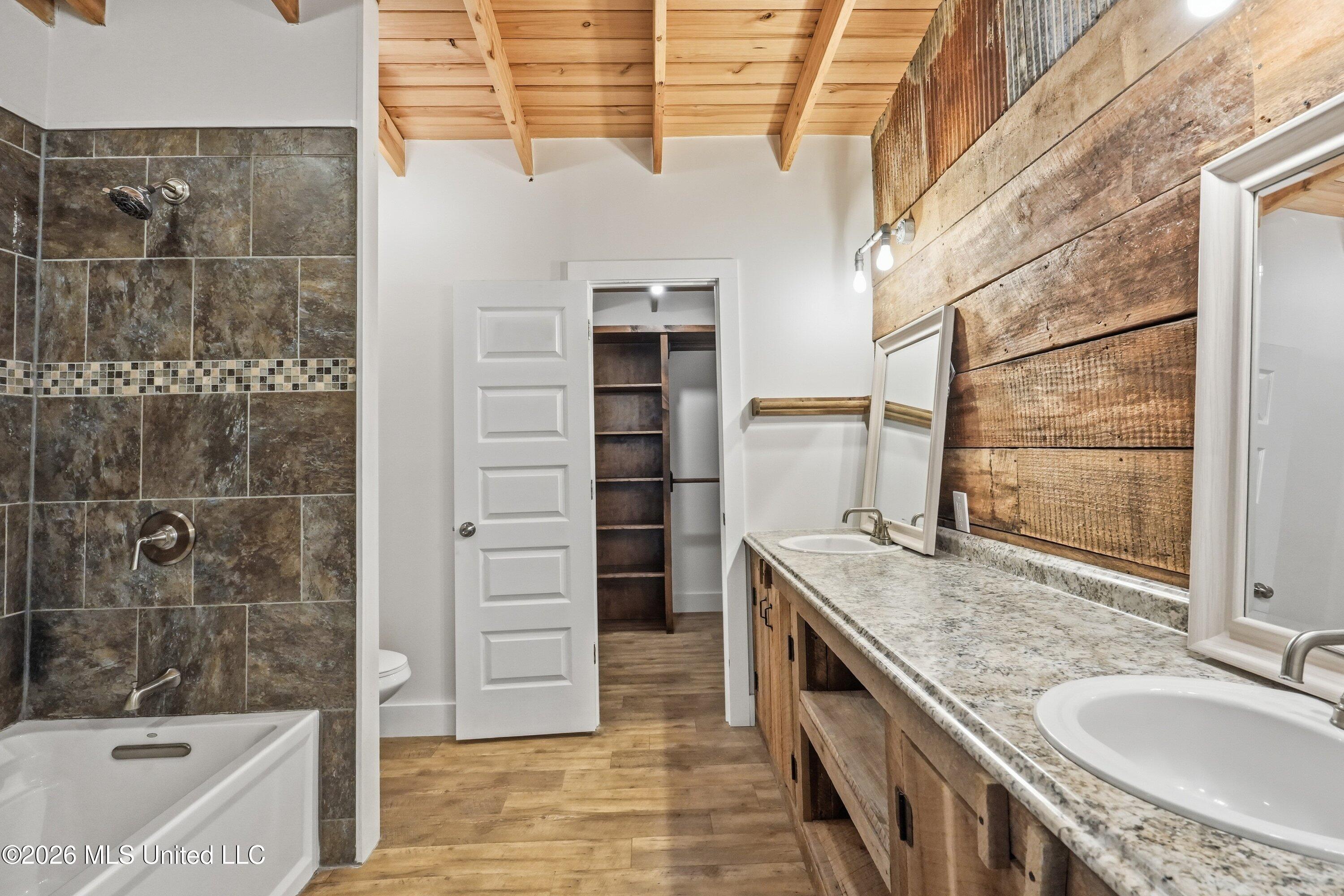 199 Easy Street Property Photo 17