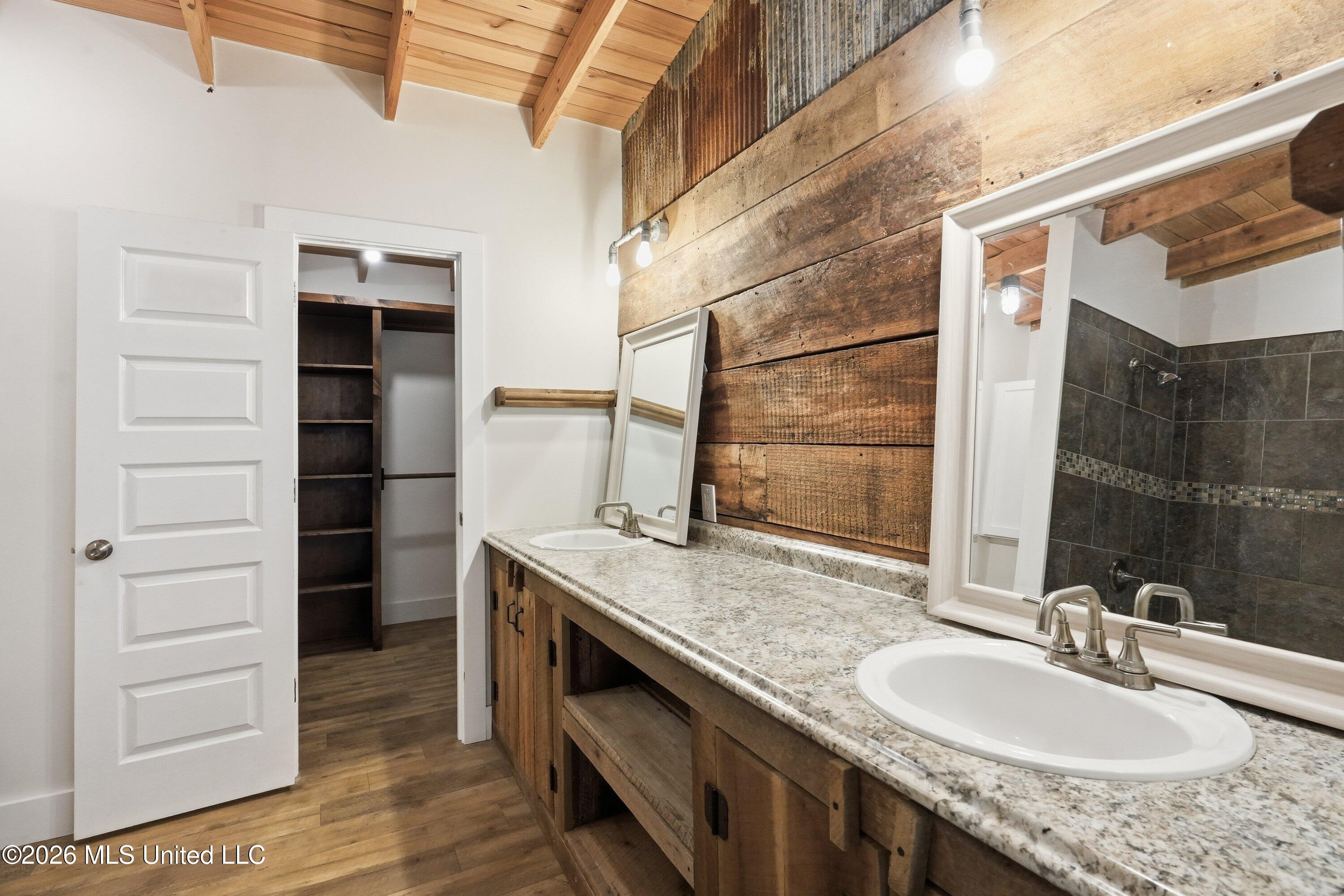 199 Easy Street Property Photo 18