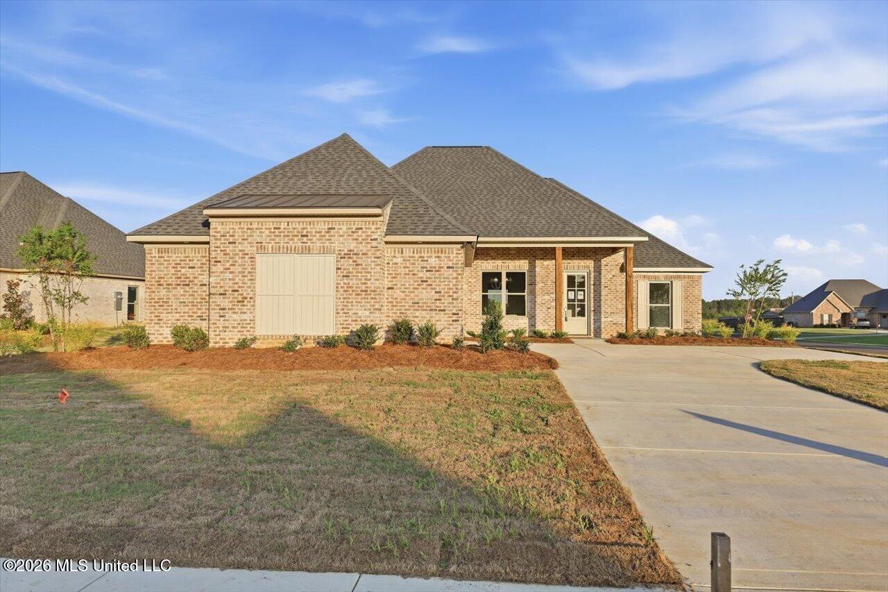 141 Palace Crossing Property Photo 1