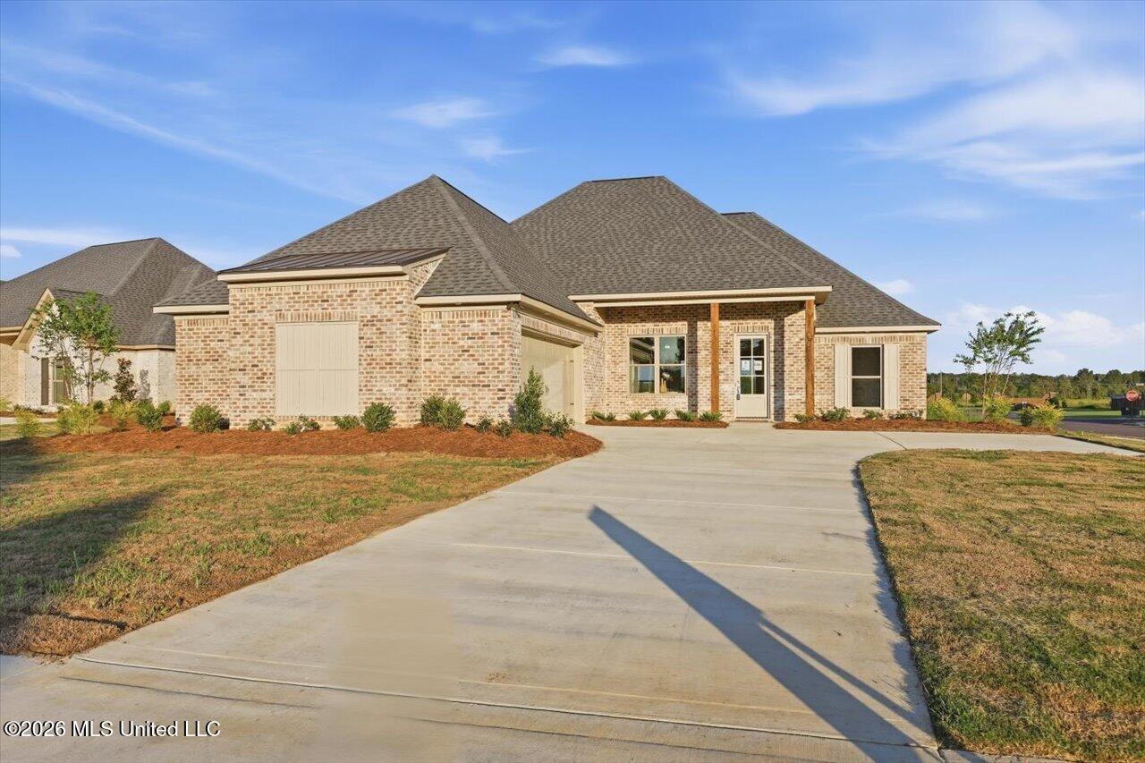 141 Palace Crossing Property Photo 2