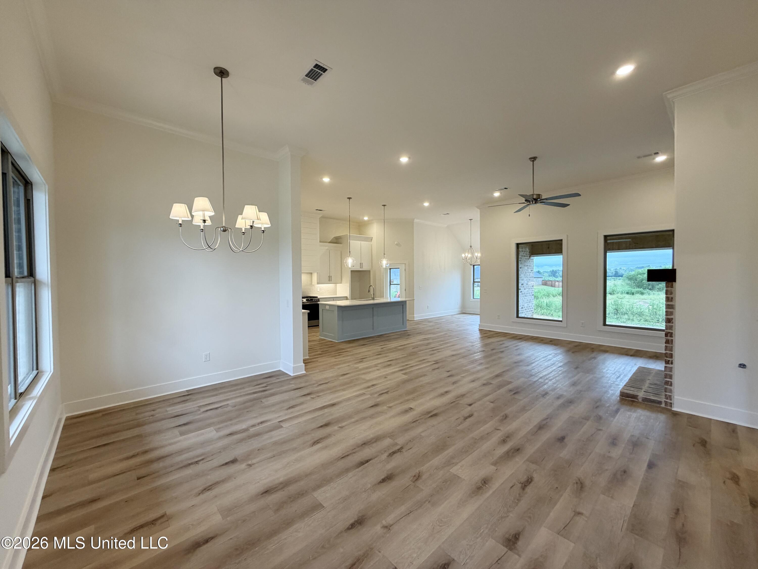 141 Palace Crossing Property Photo 3