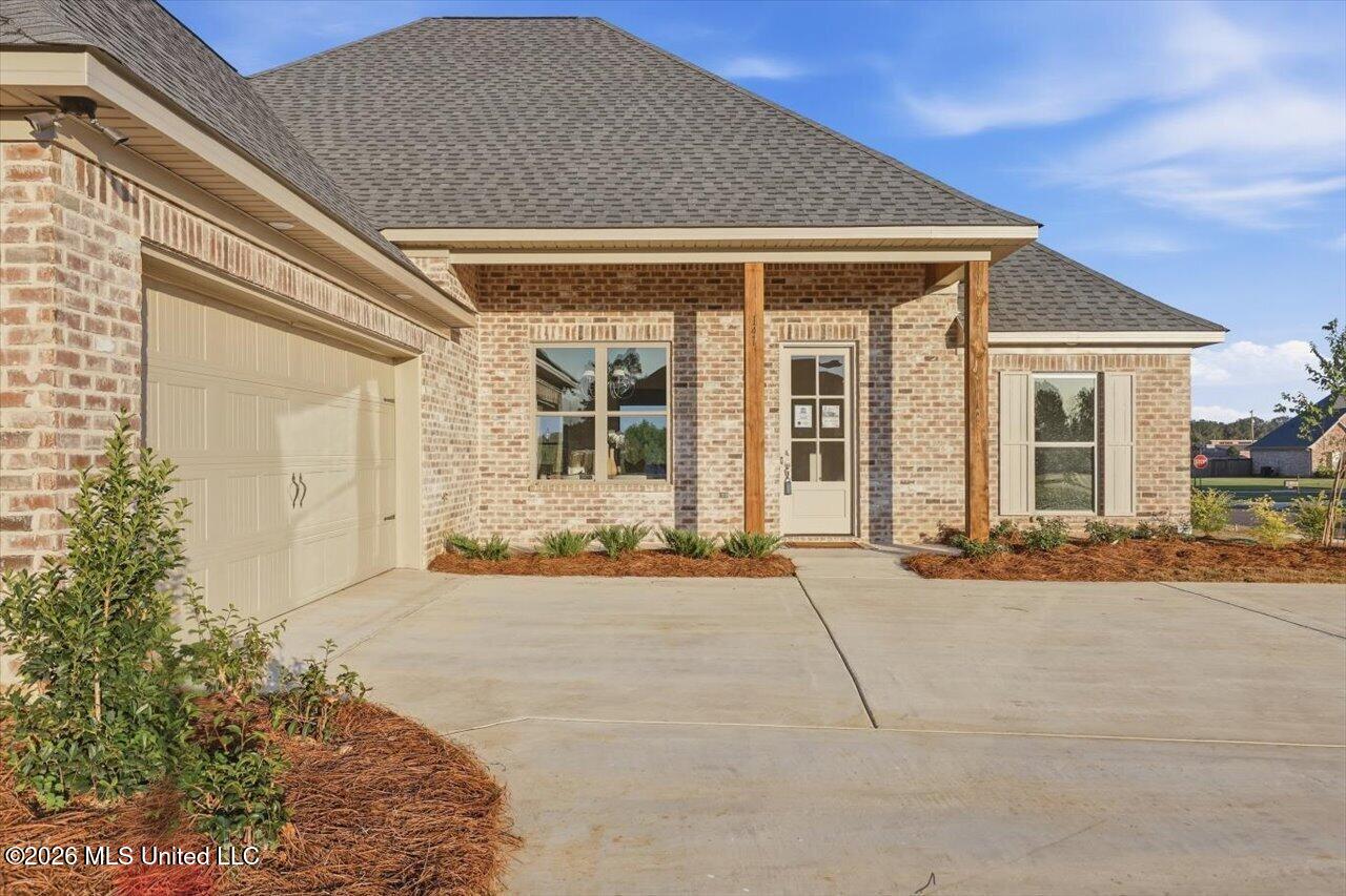 141 Palace Crossing Property Photo 4
