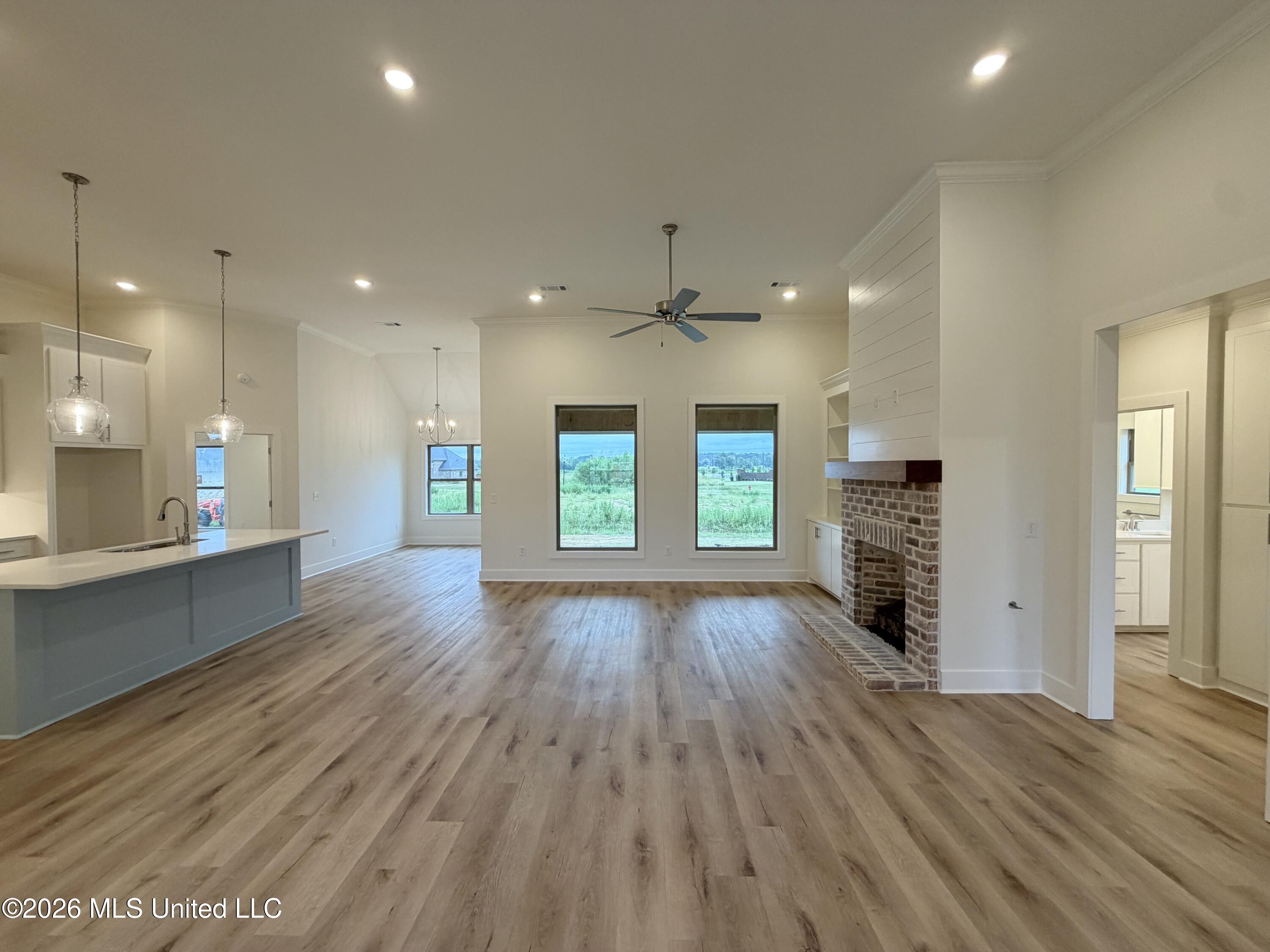 141 Palace Crossing Property Photo 5