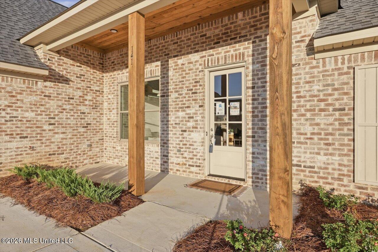 141 Palace Crossing Property Photo 6