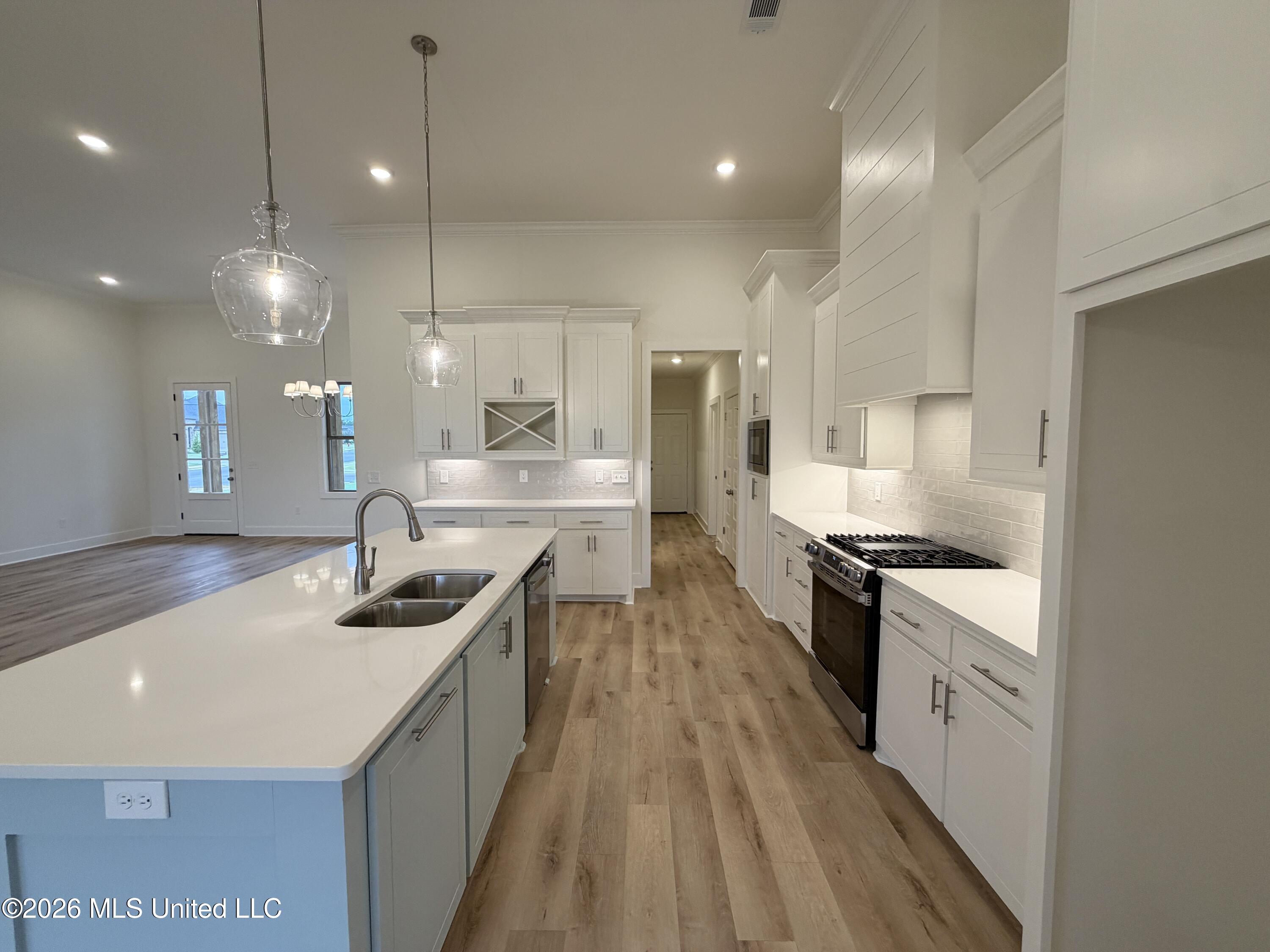 141 Palace Crossing Property Photo 8