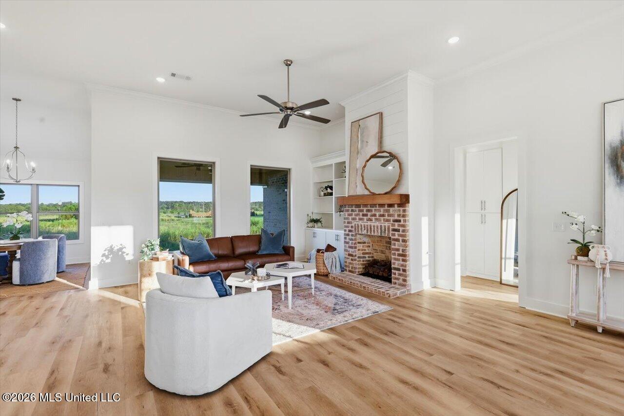 141 Palace Crossing Property Photo 8
