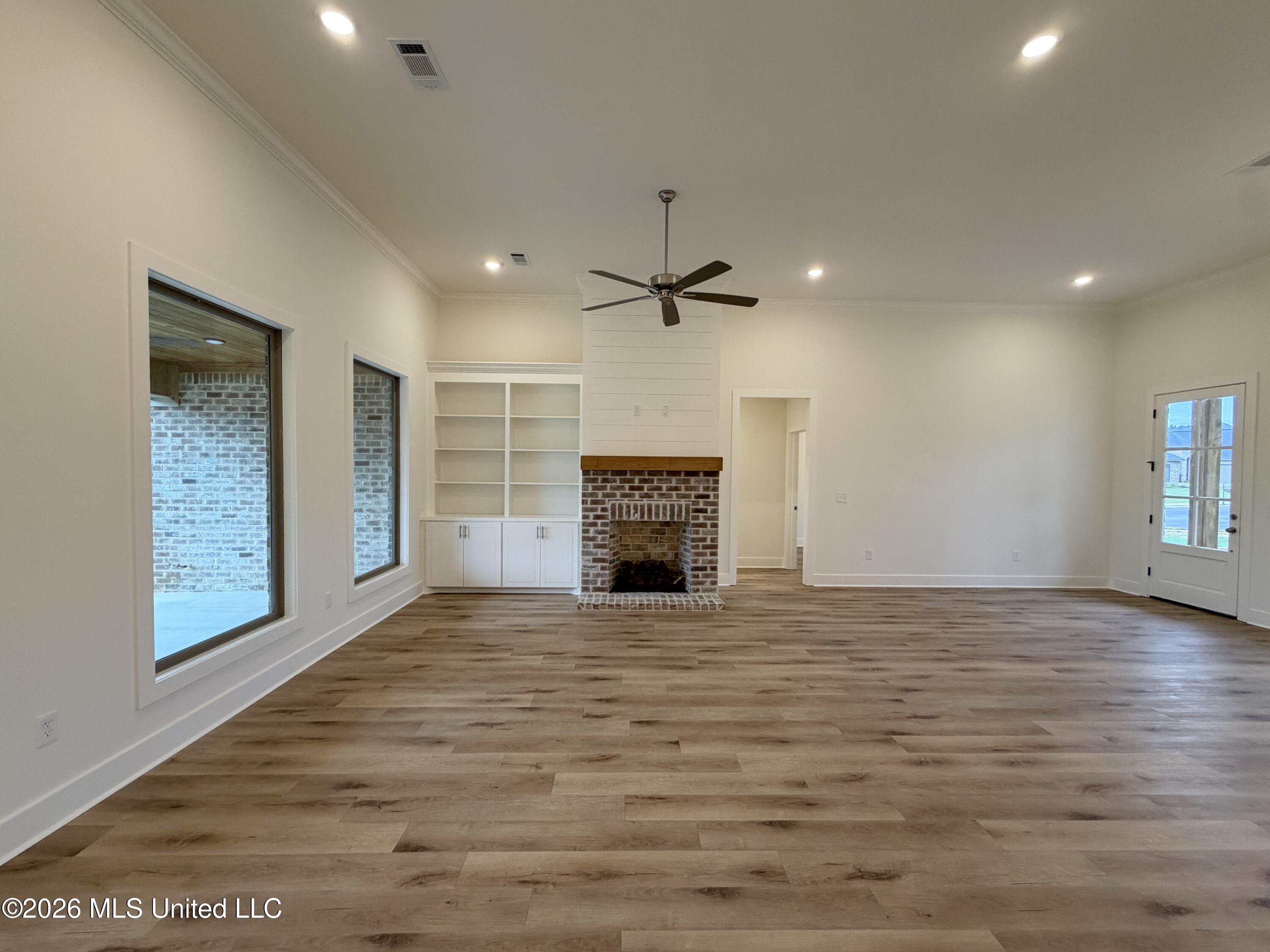 141 Palace Crossing Property Photo 9