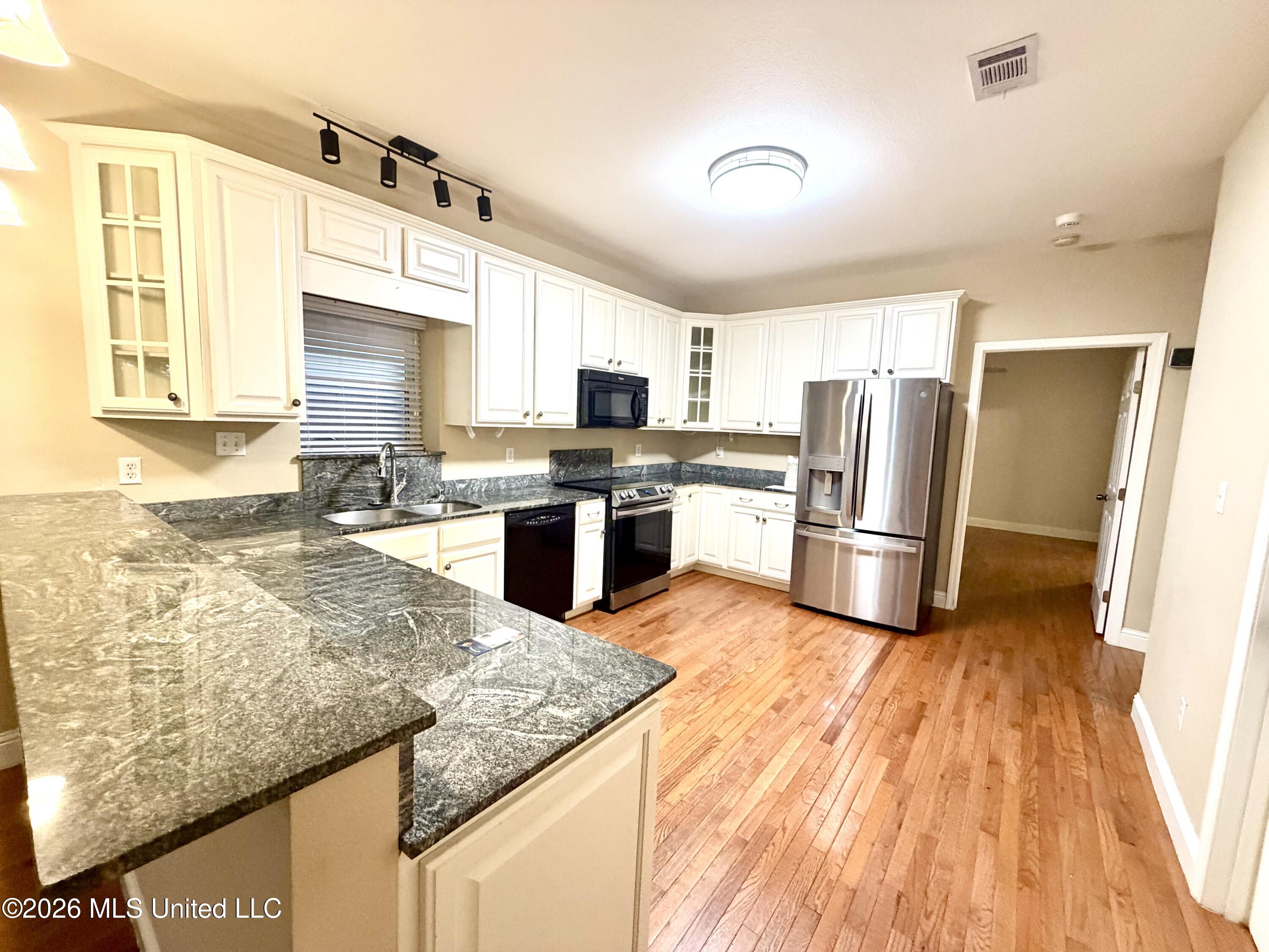 1457 Georgia Place Property Photo 18