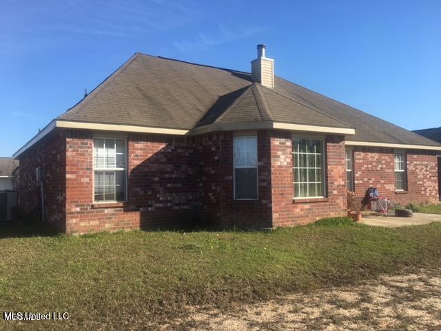 2221 Paula Circle Property Photo 2