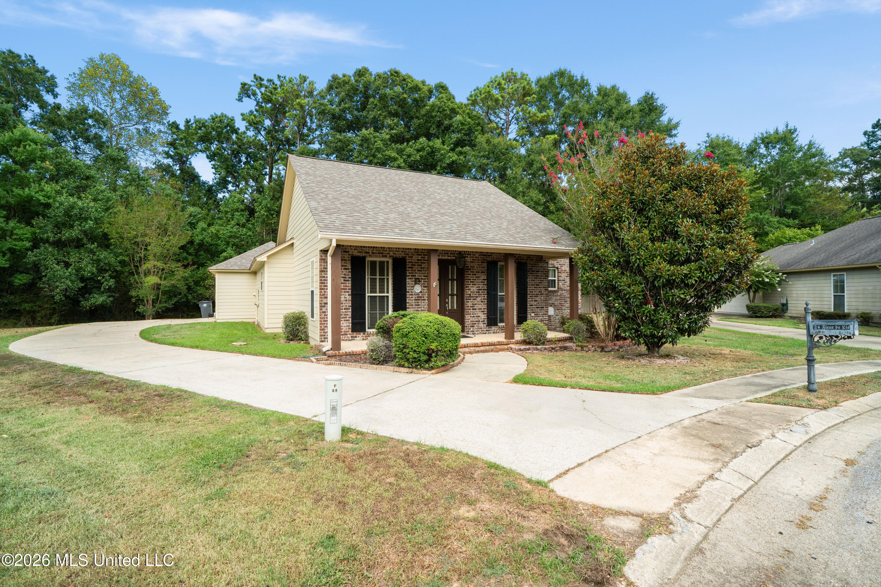24 Fleur De Lis Property Photo 3