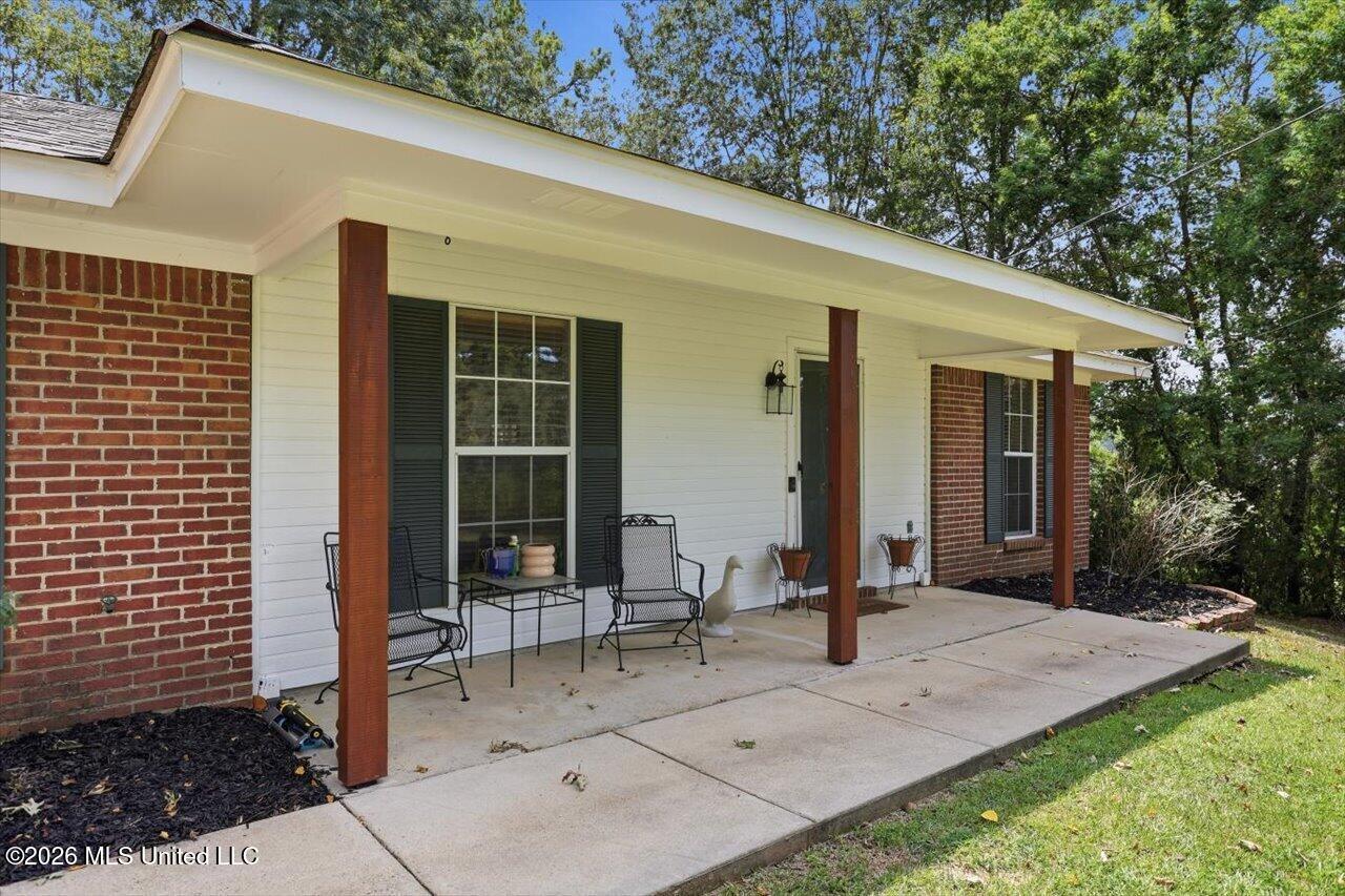 185 Vine Drive Property Photo 3