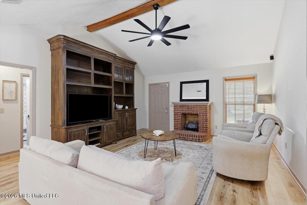 185 Vine Drive Property Photo 8