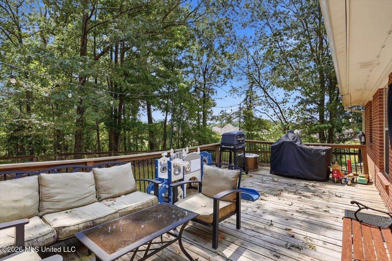 185 Vine Drive Property Photo 25