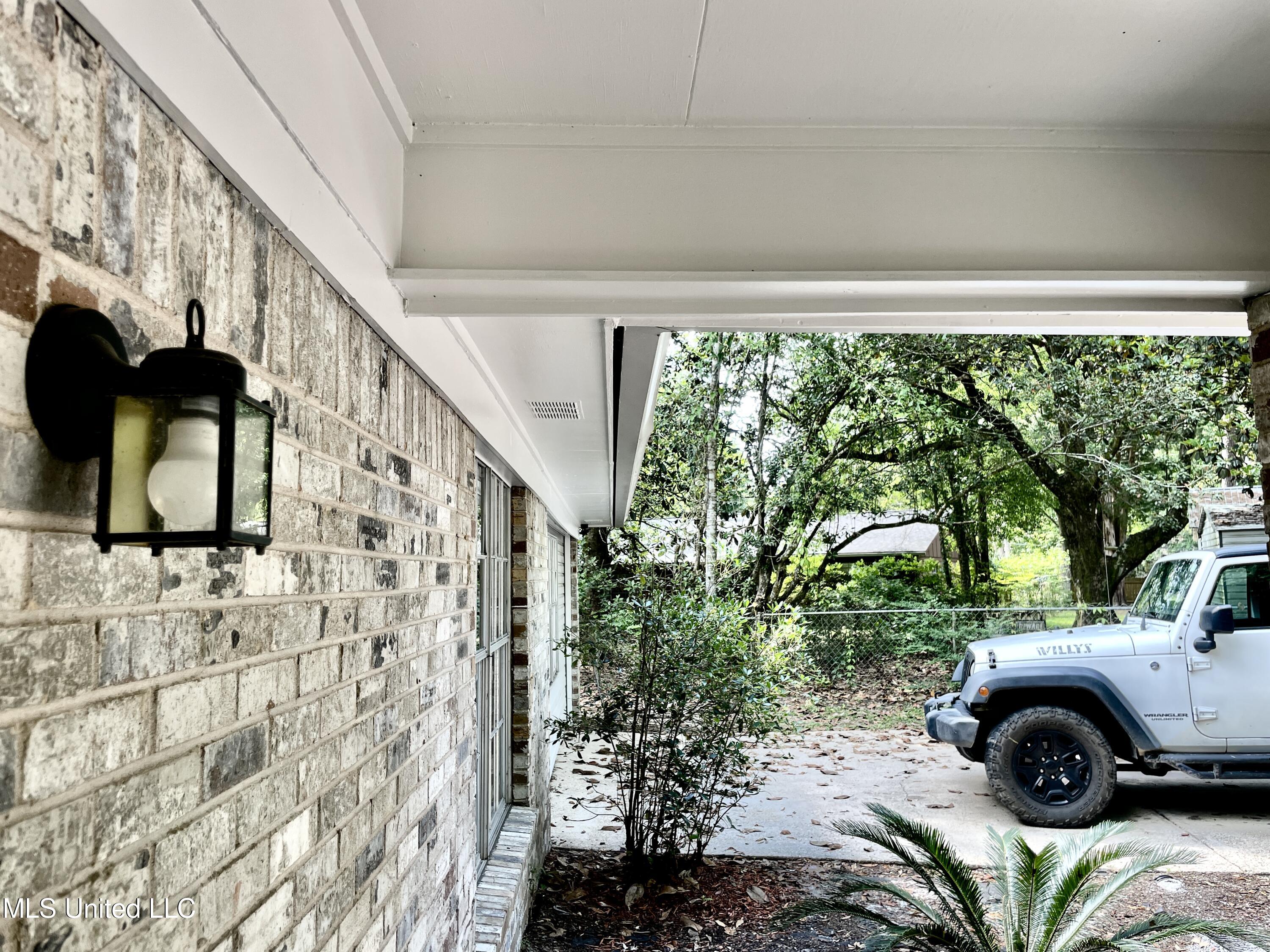 7402 Joy Drive Property Photo 4