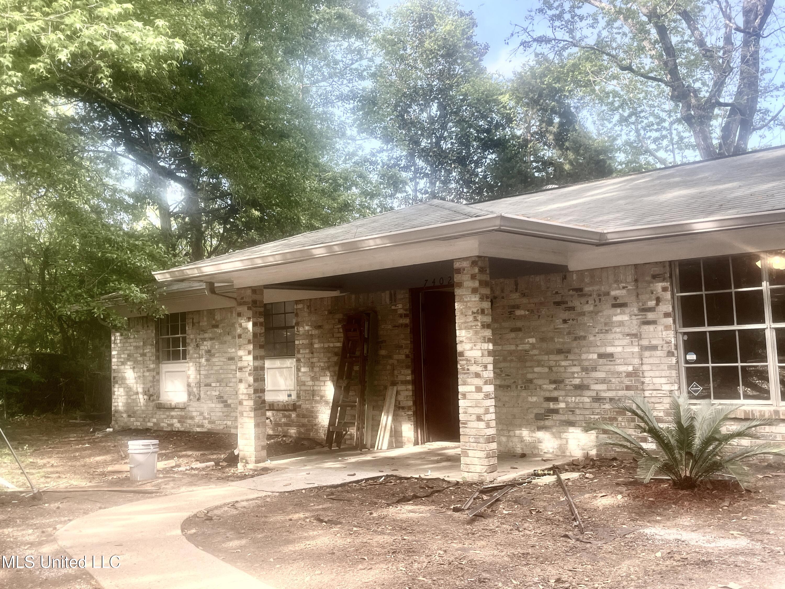 7402 Joy Drive Property Photo 5