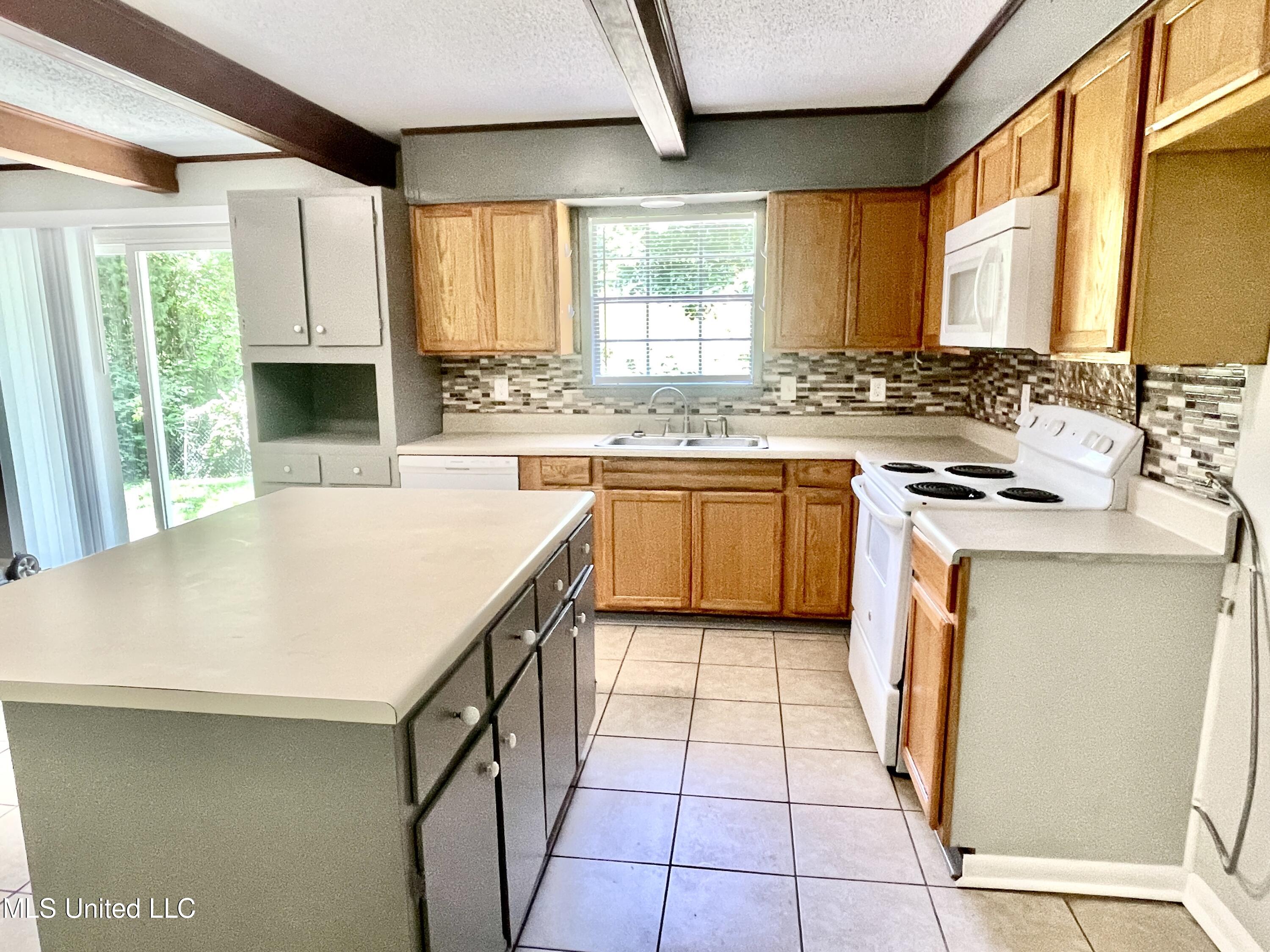 7402 Joy Drive Property Photo 6