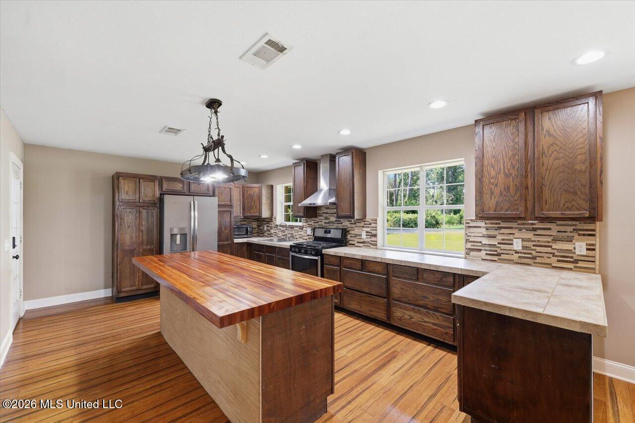 210 W Laurel Avenue Property Photo 6