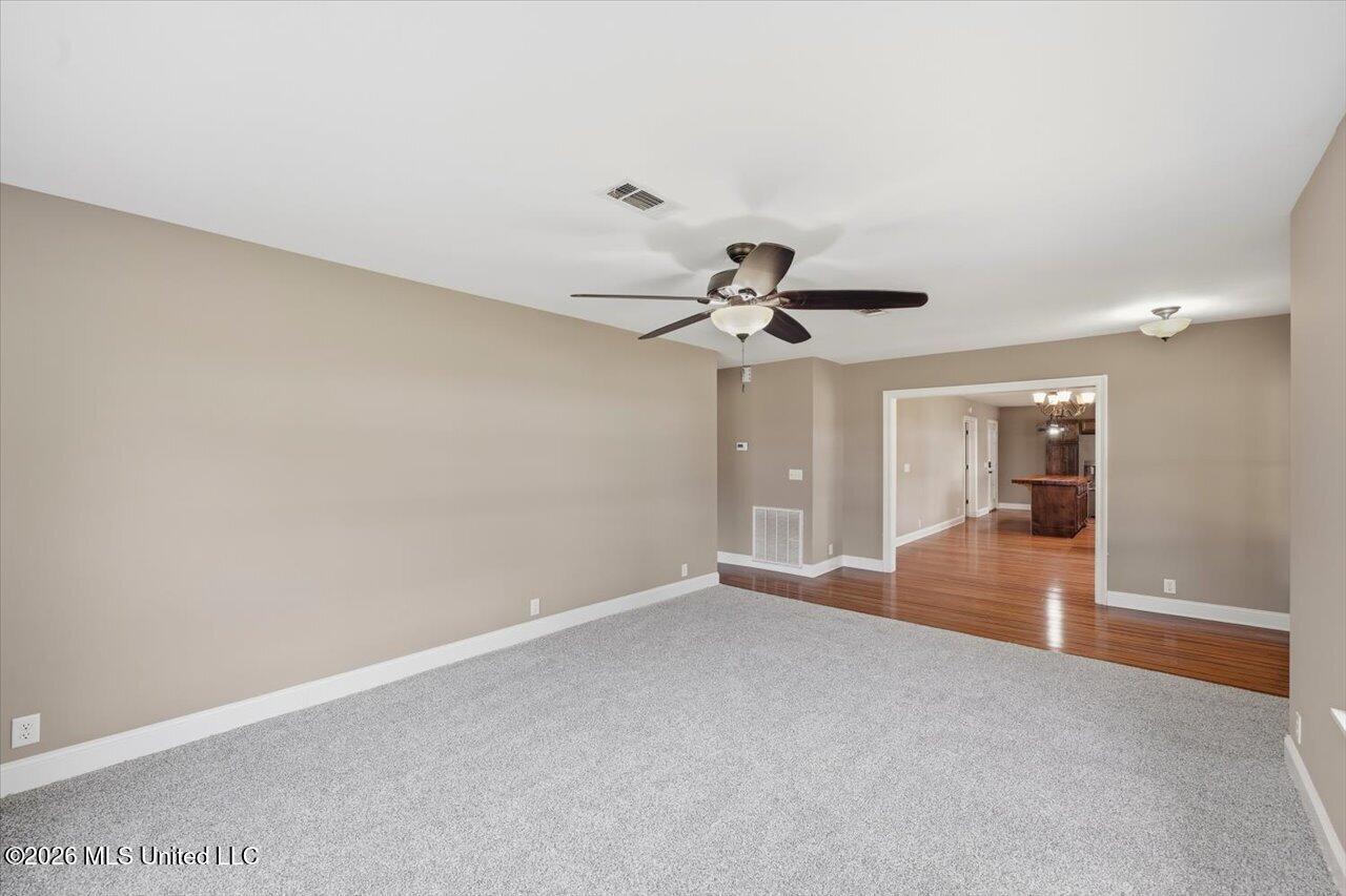 210 W Laurel Avenue Property Photo 15