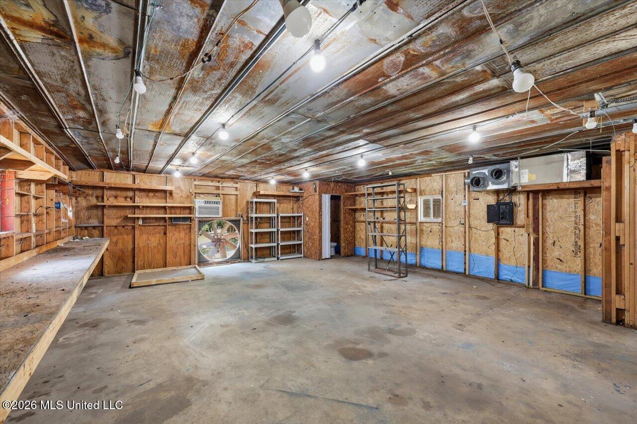 210 W Laurel Avenue Property Photo 32