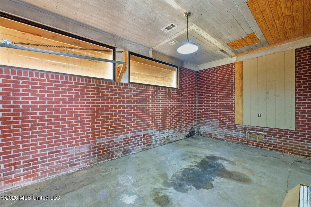 210 W Laurel Avenue Property Photo 39