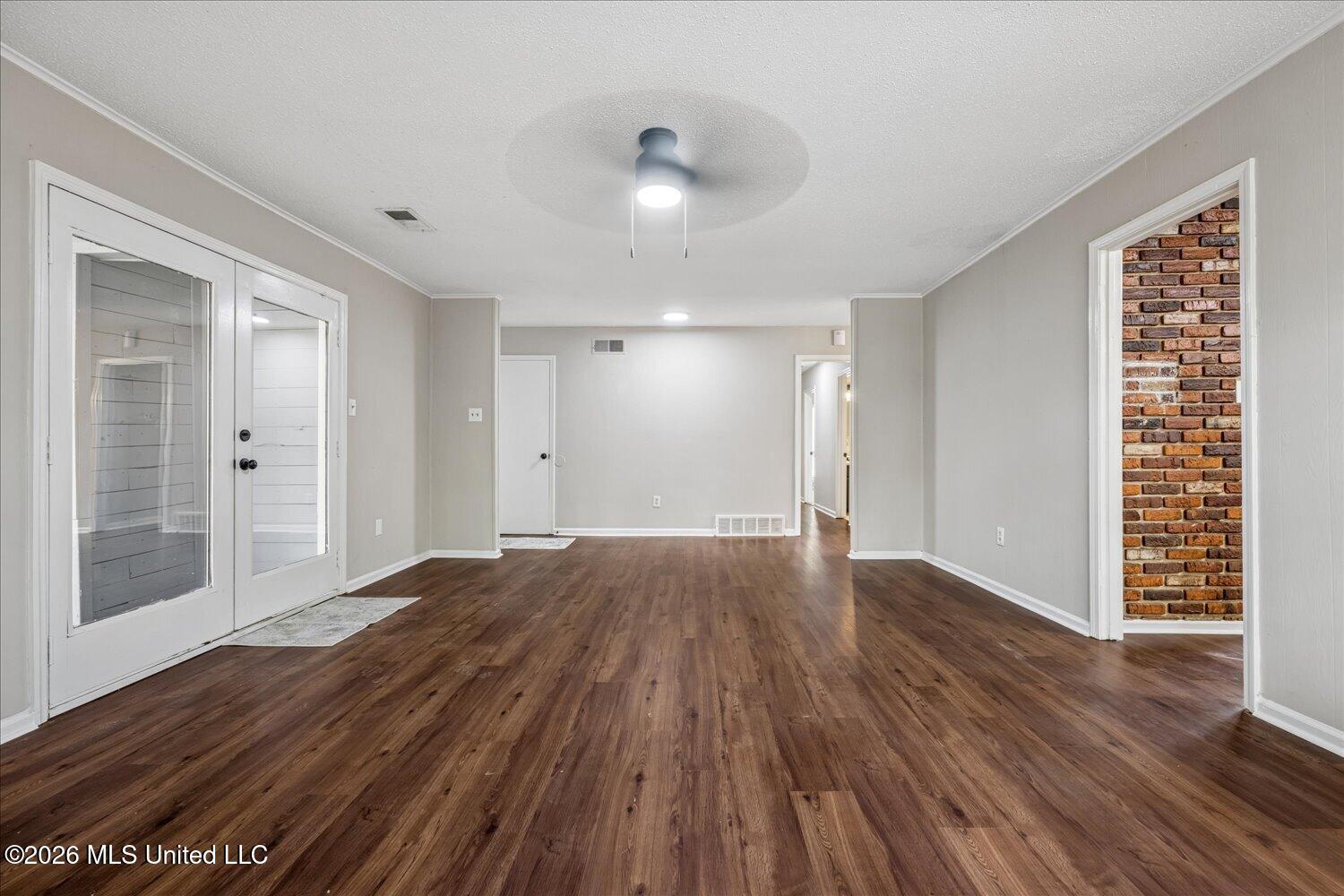 5698 Shannon Drive Property Photo 5