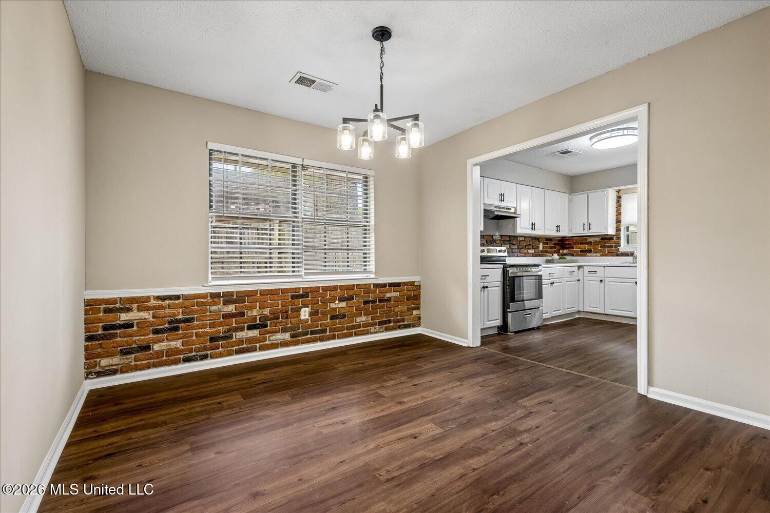 5698 Shannon Drive Property Photo 8