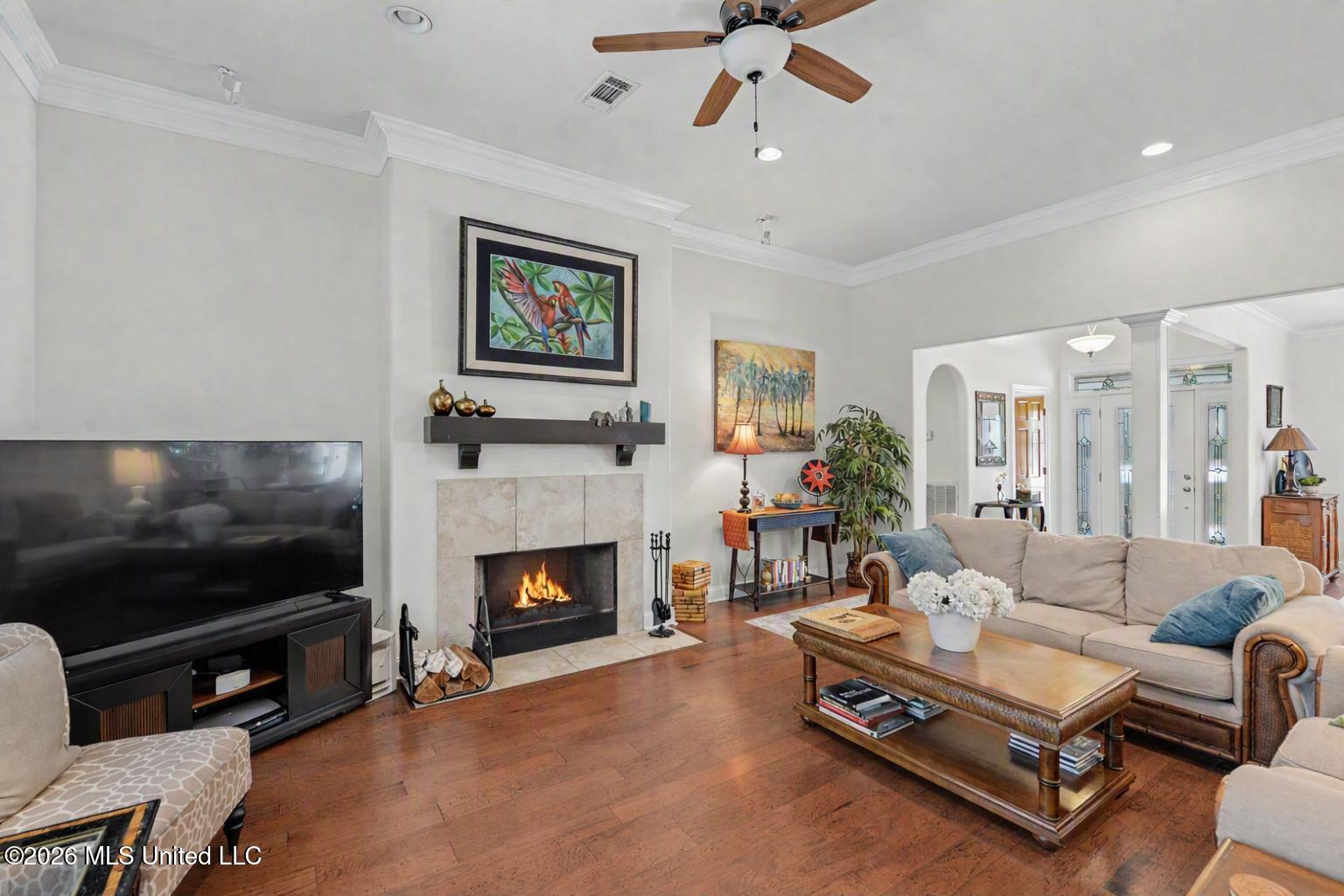 5562 E Diamondhead Drive Property Photo 6