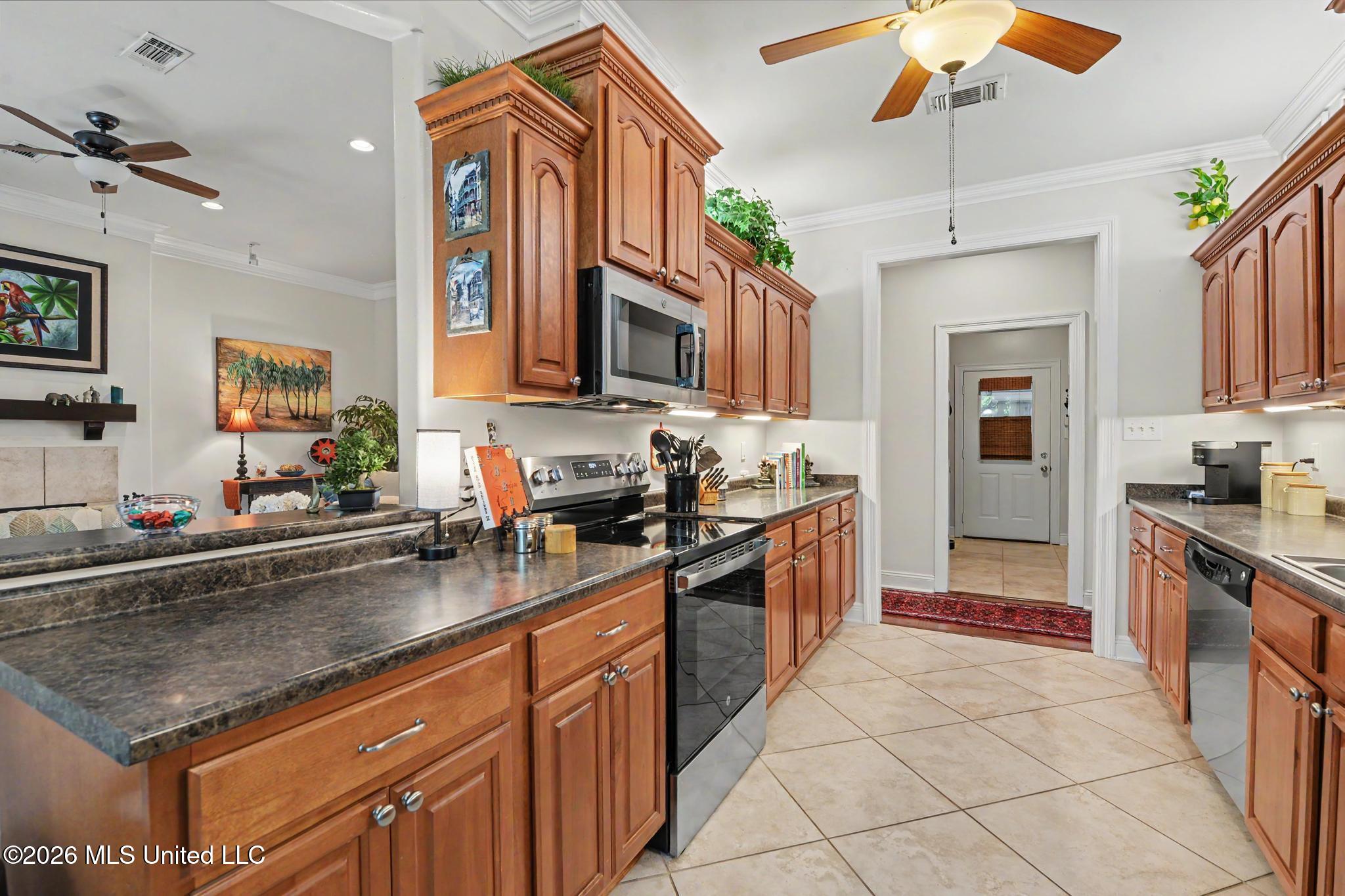 5562 E Diamondhead Drive Property Photo 9