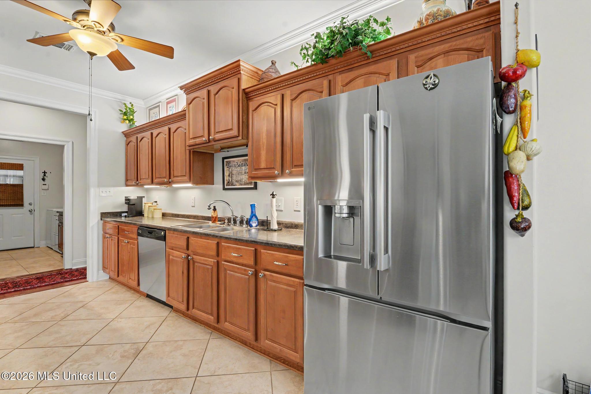 5562 E Diamondhead Drive Property Photo 10
