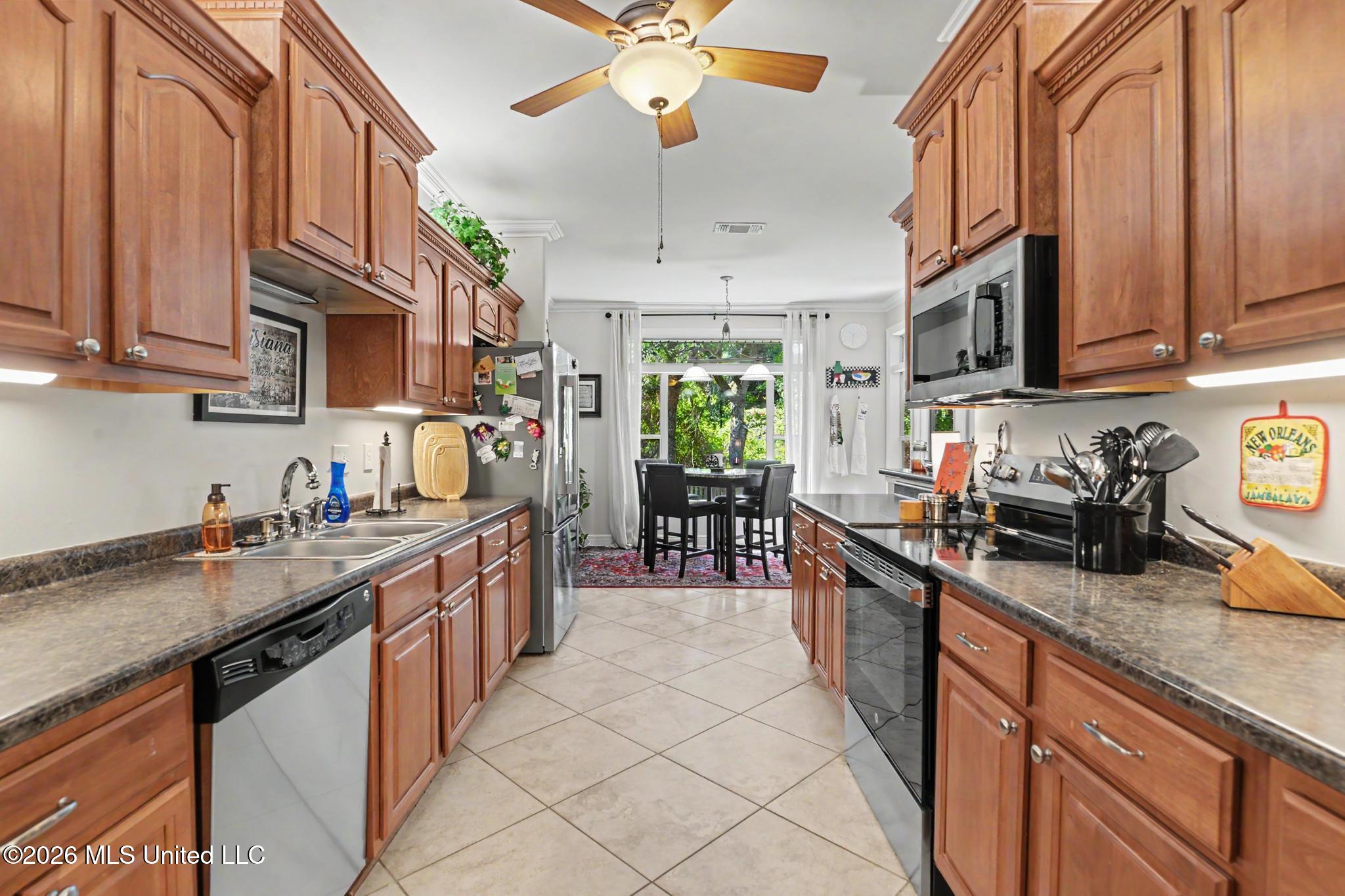 5562 E Diamondhead Drive Property Photo 11