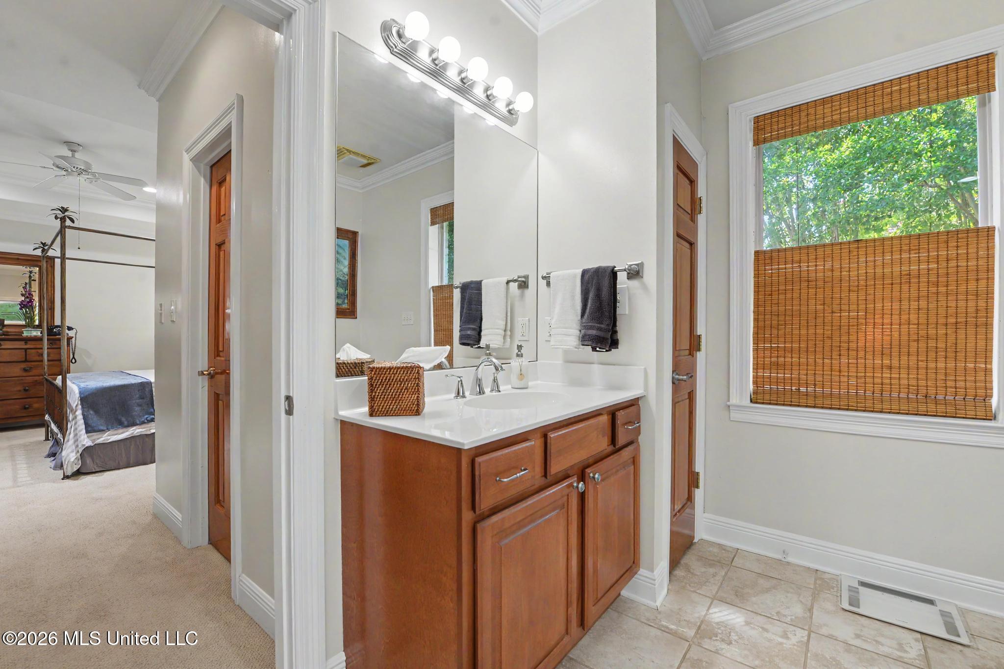 5562 E Diamondhead Drive Property Photo 15