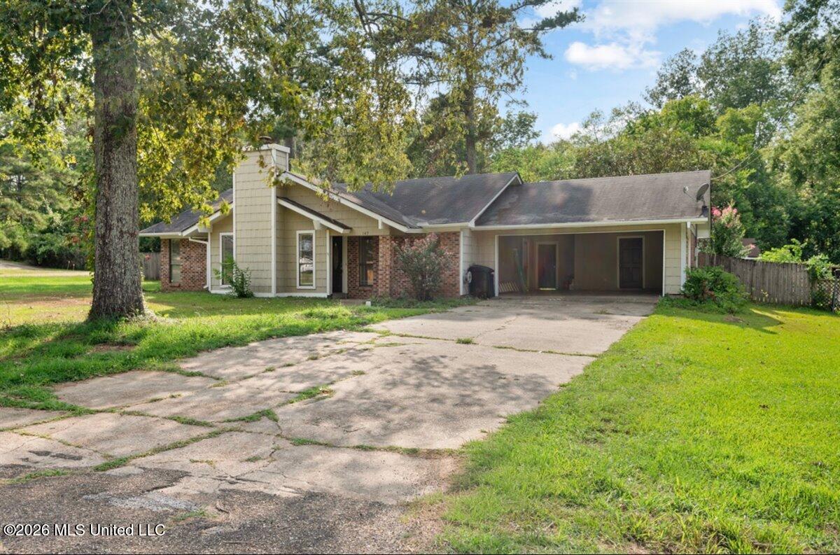 147 Oak Park Drive Property Photo 2