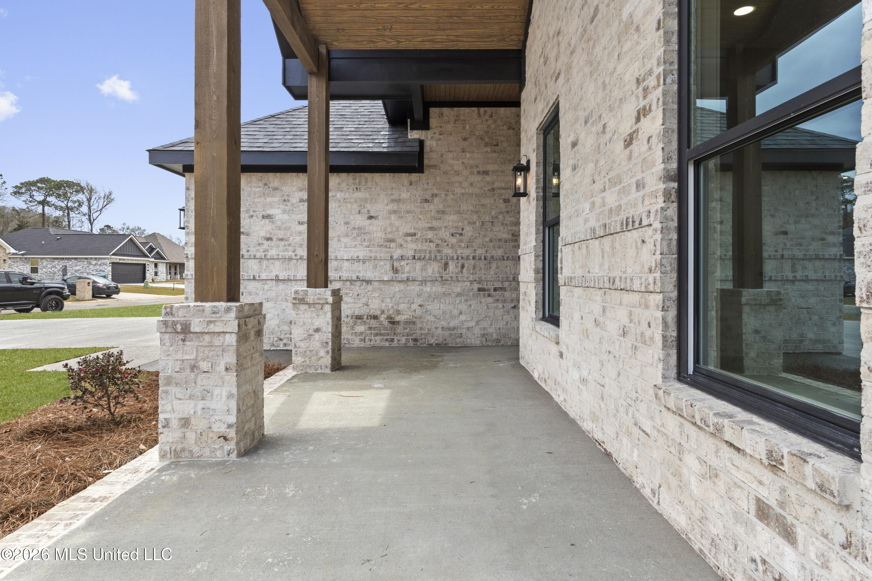 2014 Parkview Drive Property Photo 3